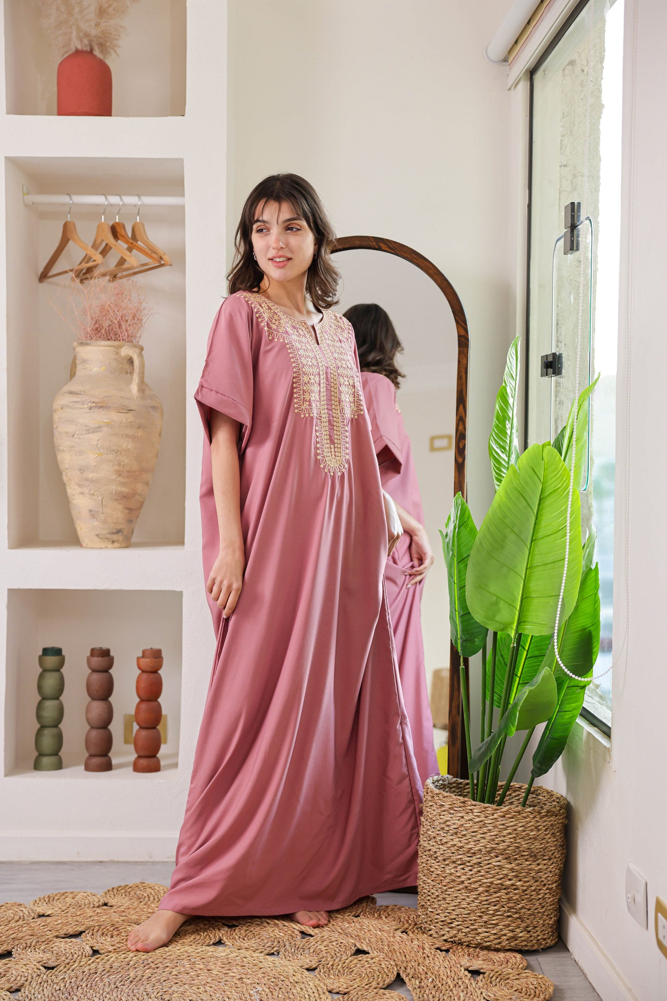 قميص داكرون نص كم مطرز