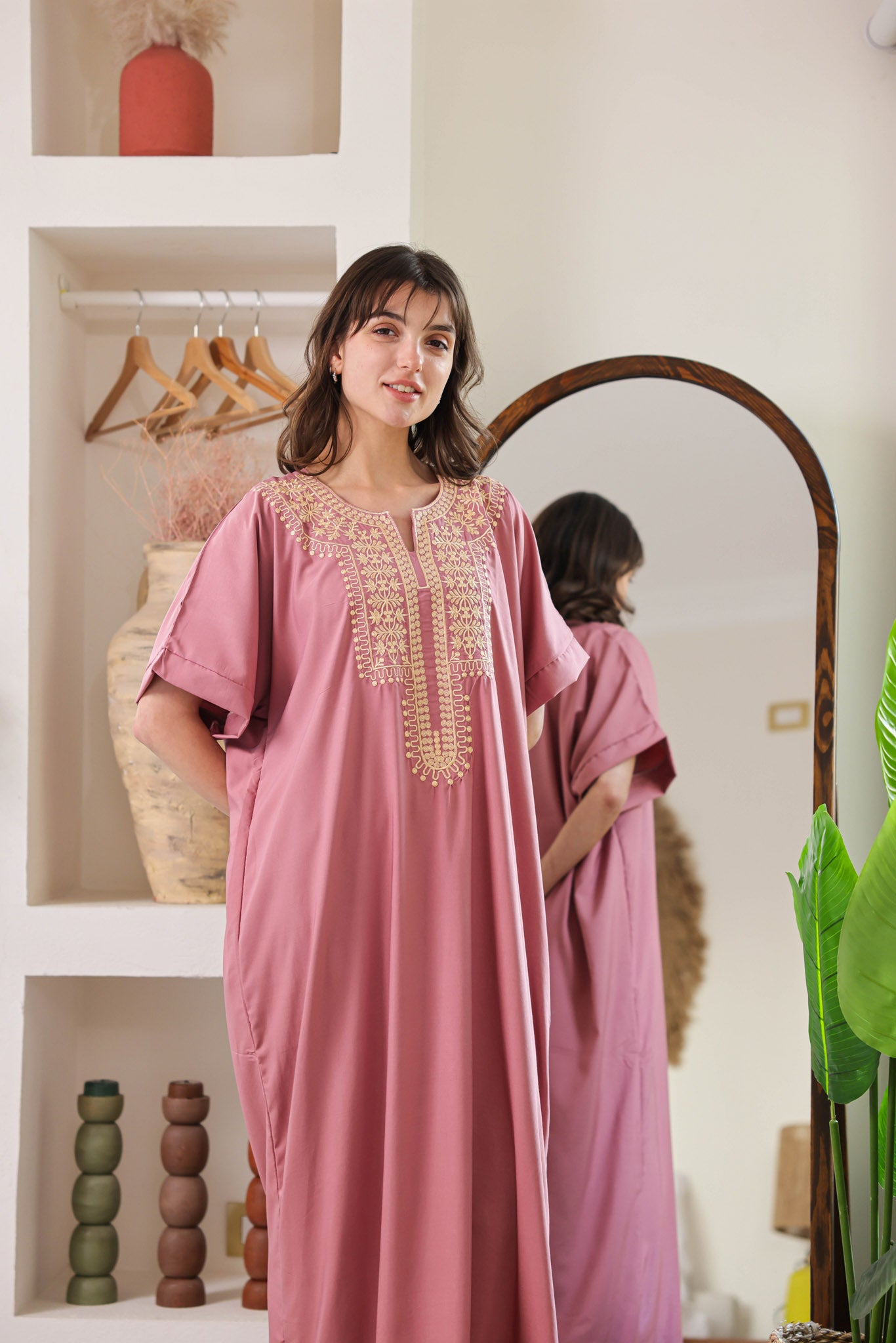 قميص داكرون نص كم مطرز