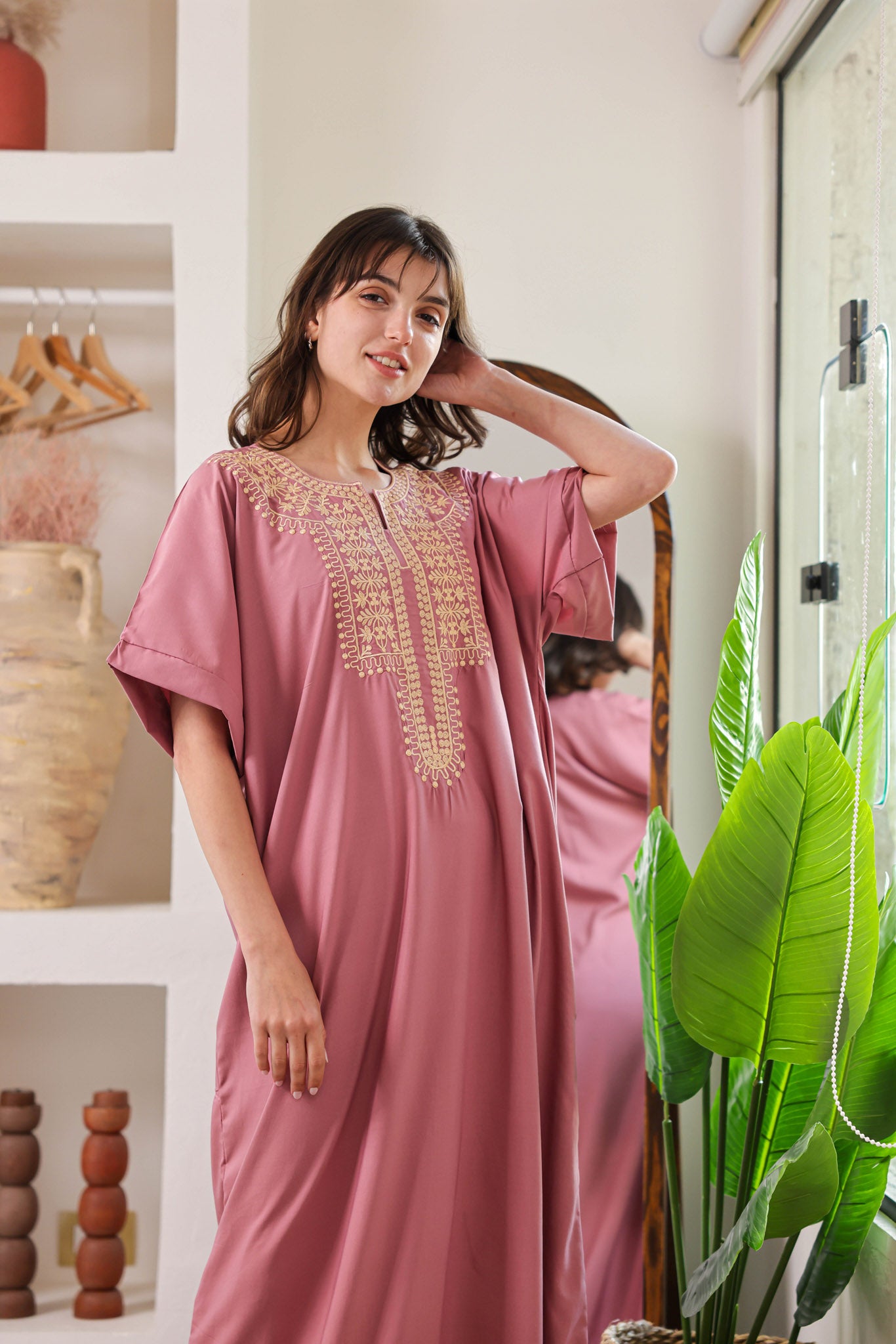 قميص داكرون نص كم مطرز