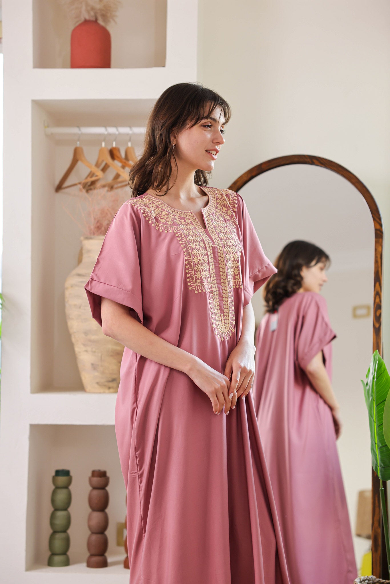 قميص داكرون نص كم مطرز