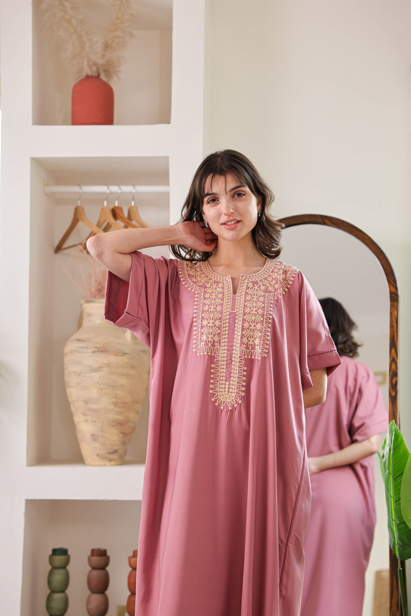 قميص داكرون نص كم مطرز