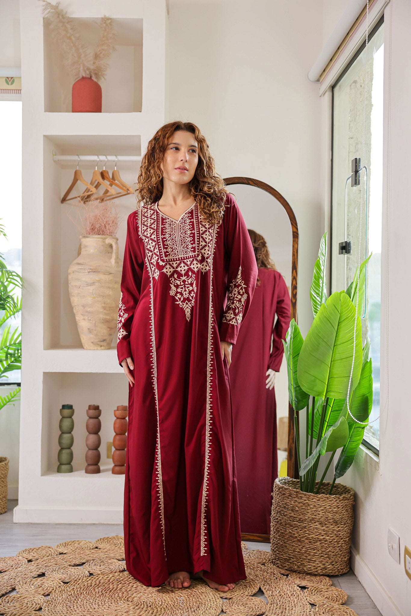 قميص داكرون ساده بكم مطرز