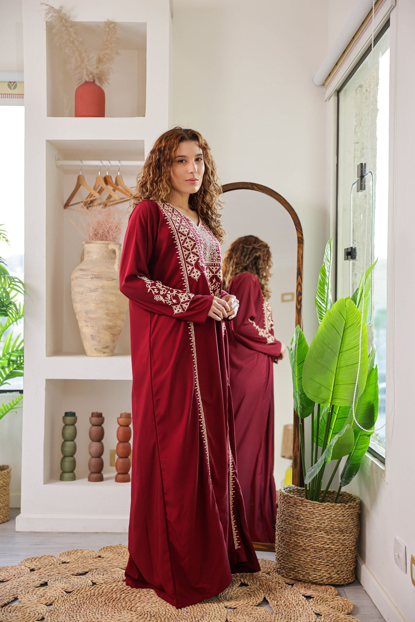 قميص داكرون ساده بكم مطرز