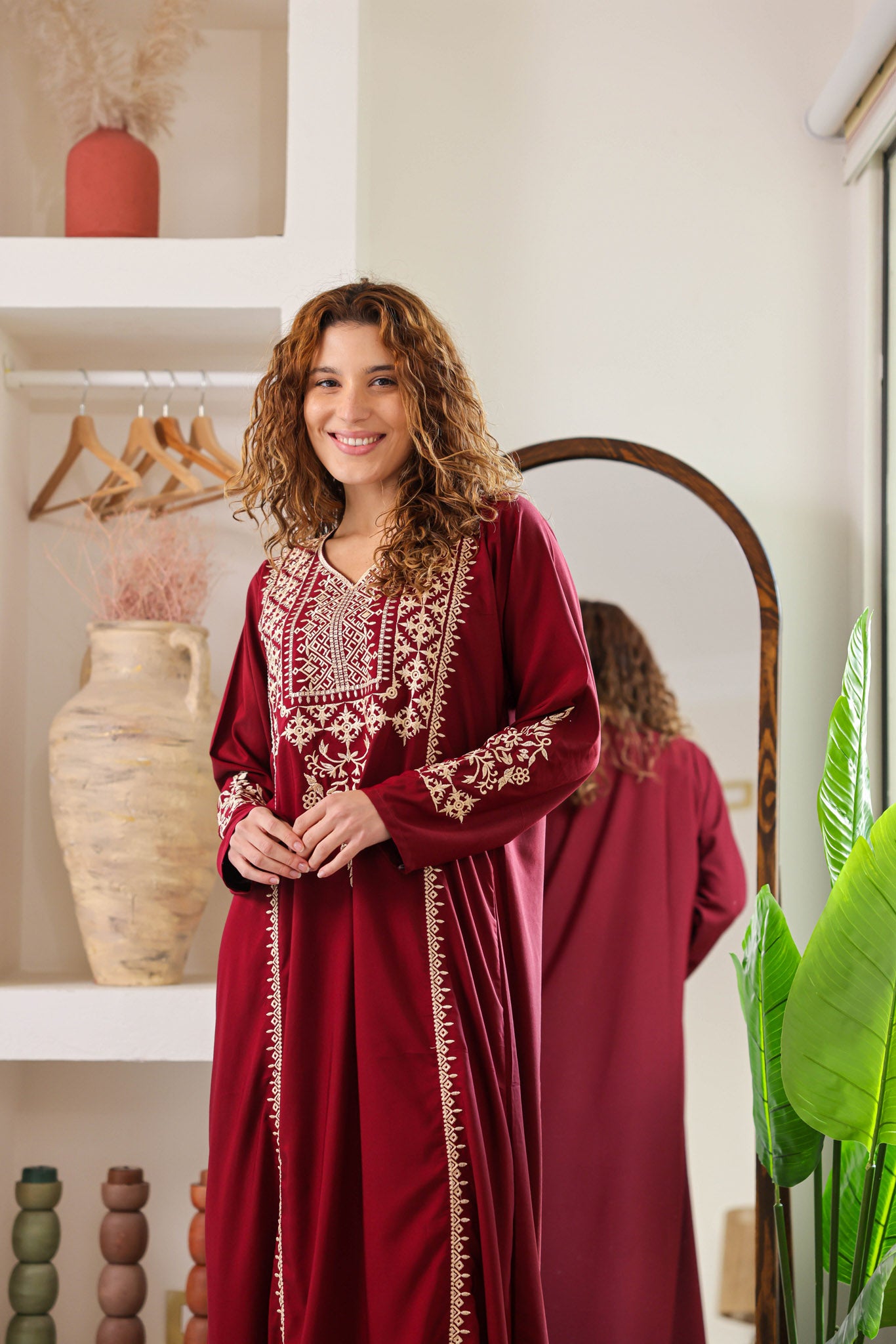 قميص داكرون ساده بكم مطرز