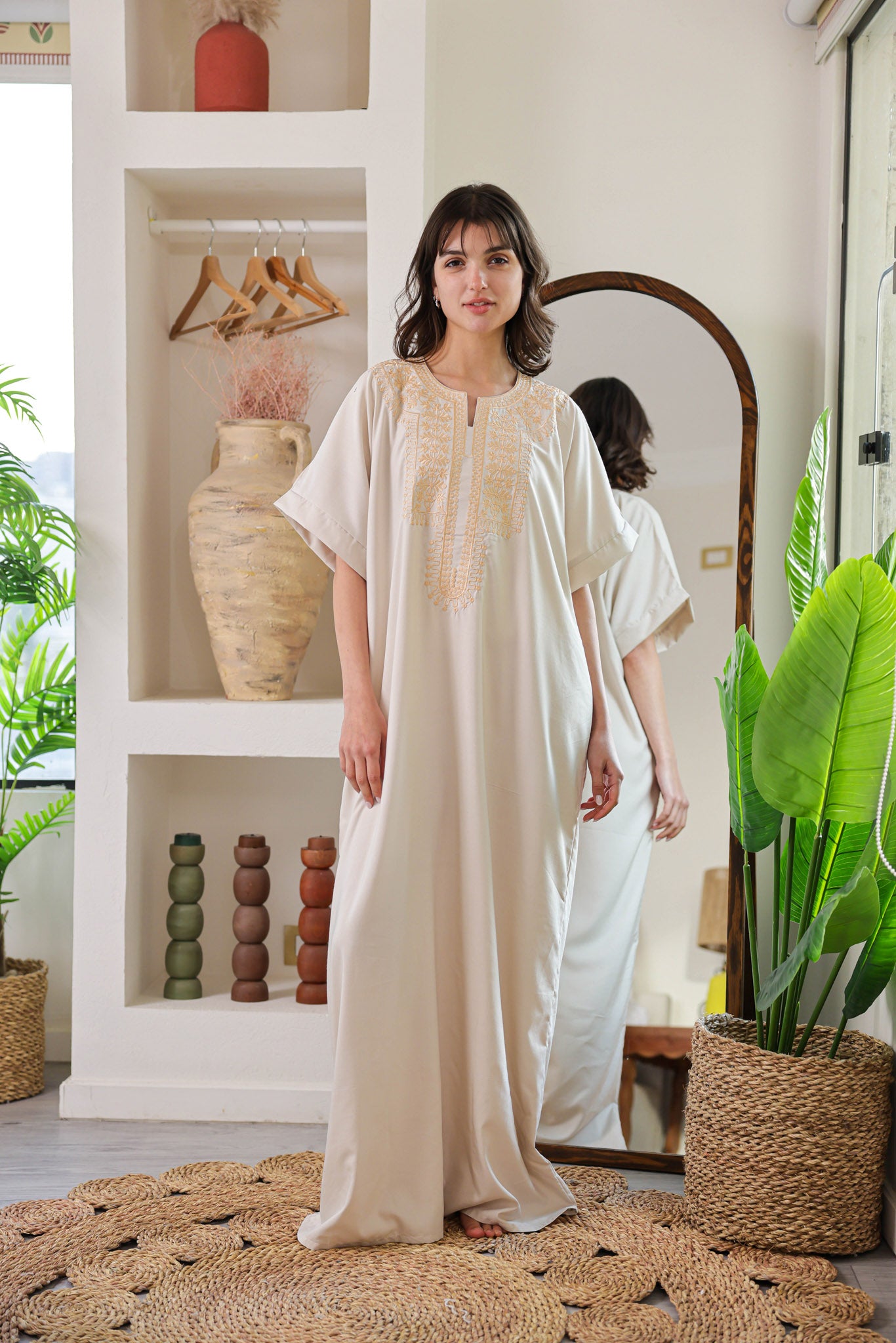 قميص داكرون نص كم مطرز