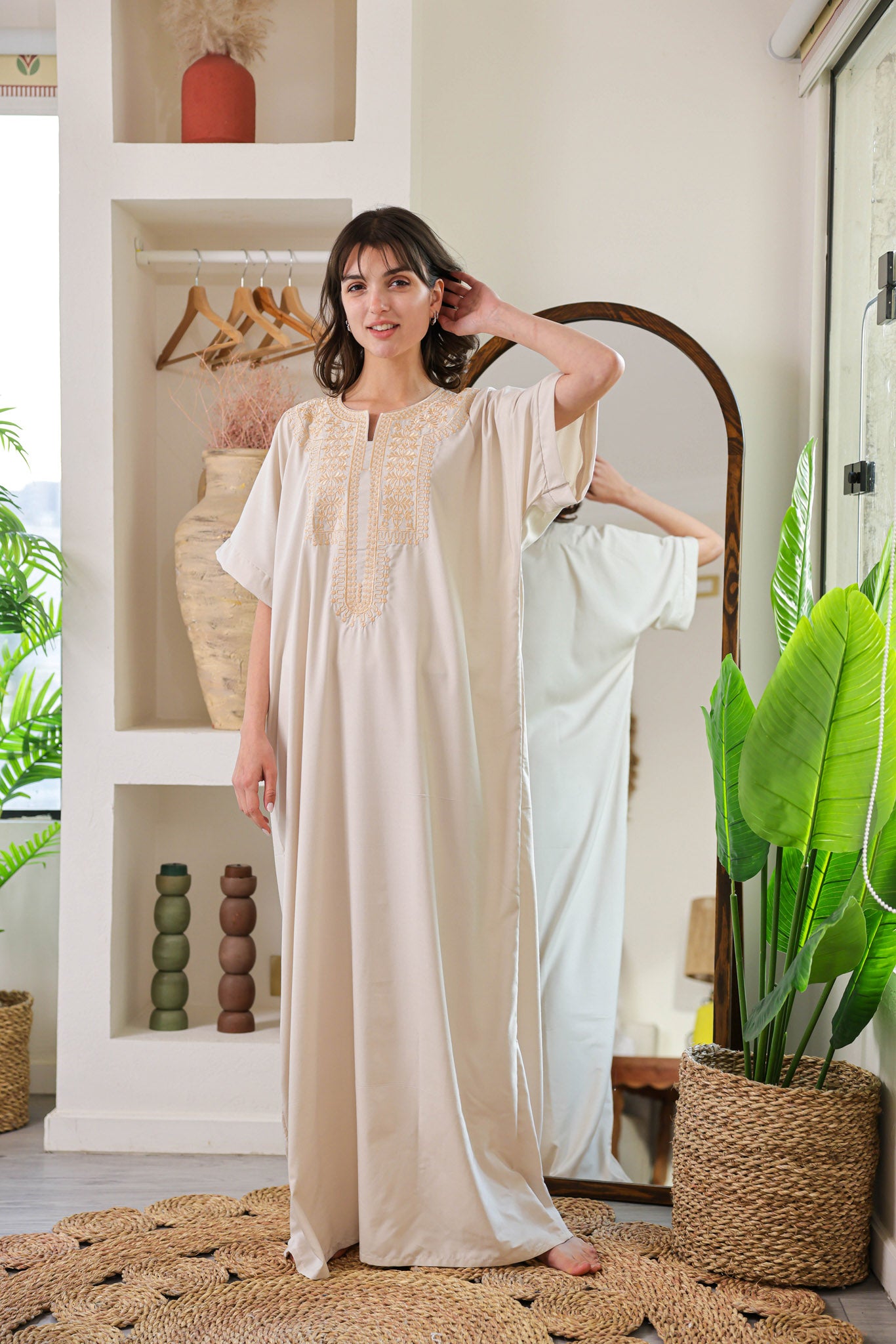 قميص داكرون نص كم مطرز