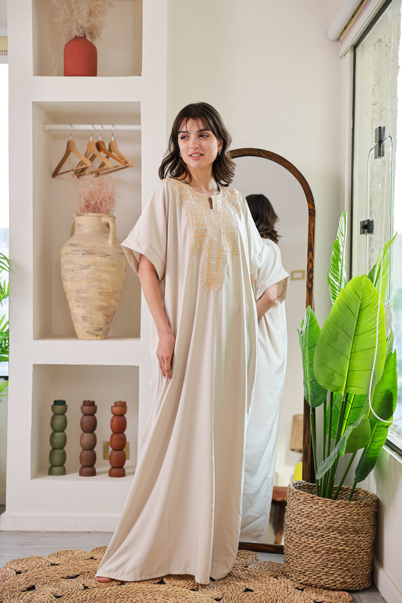 قميص داكرون نص كم مطرز