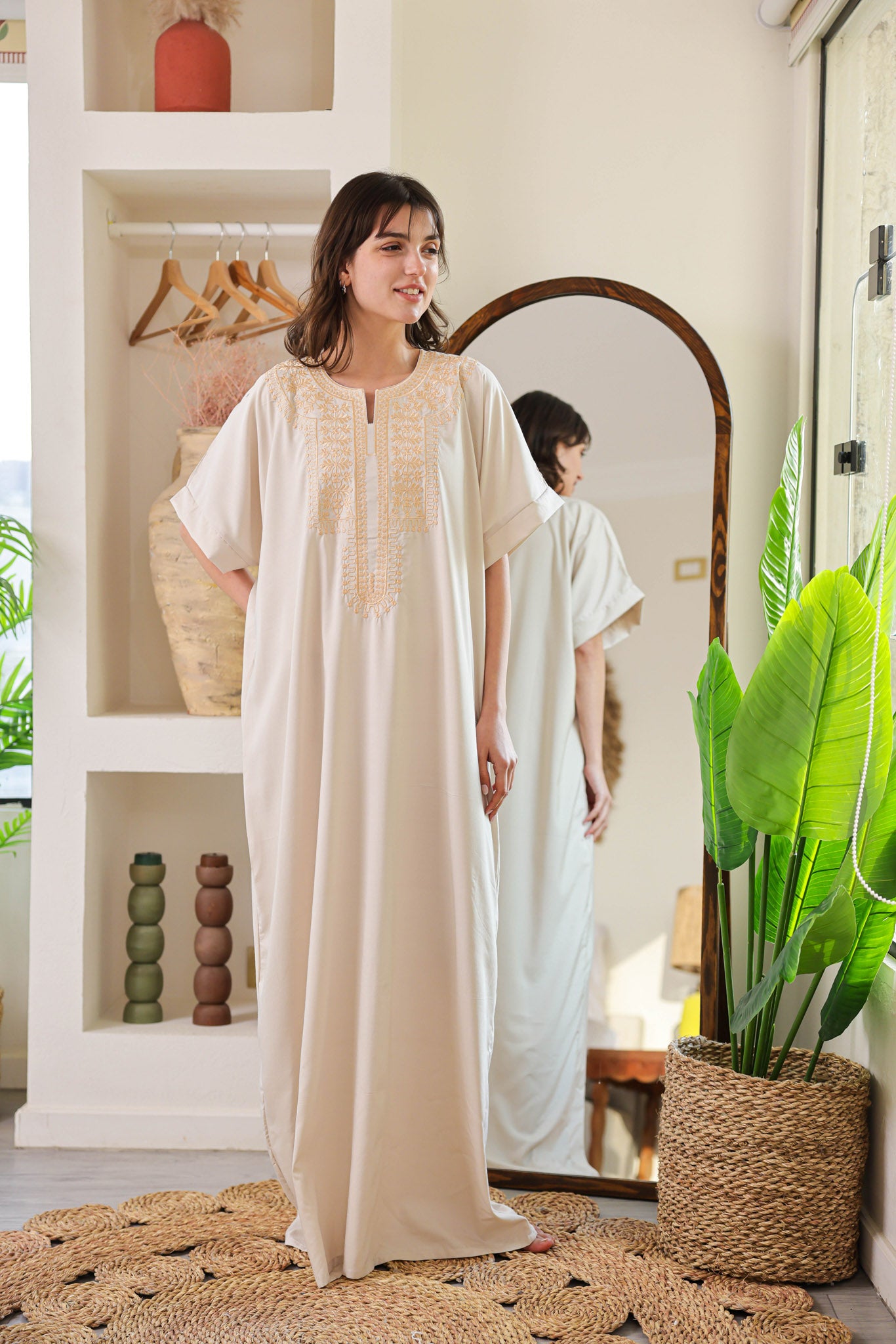 قميص داكرون نص كم مطرز