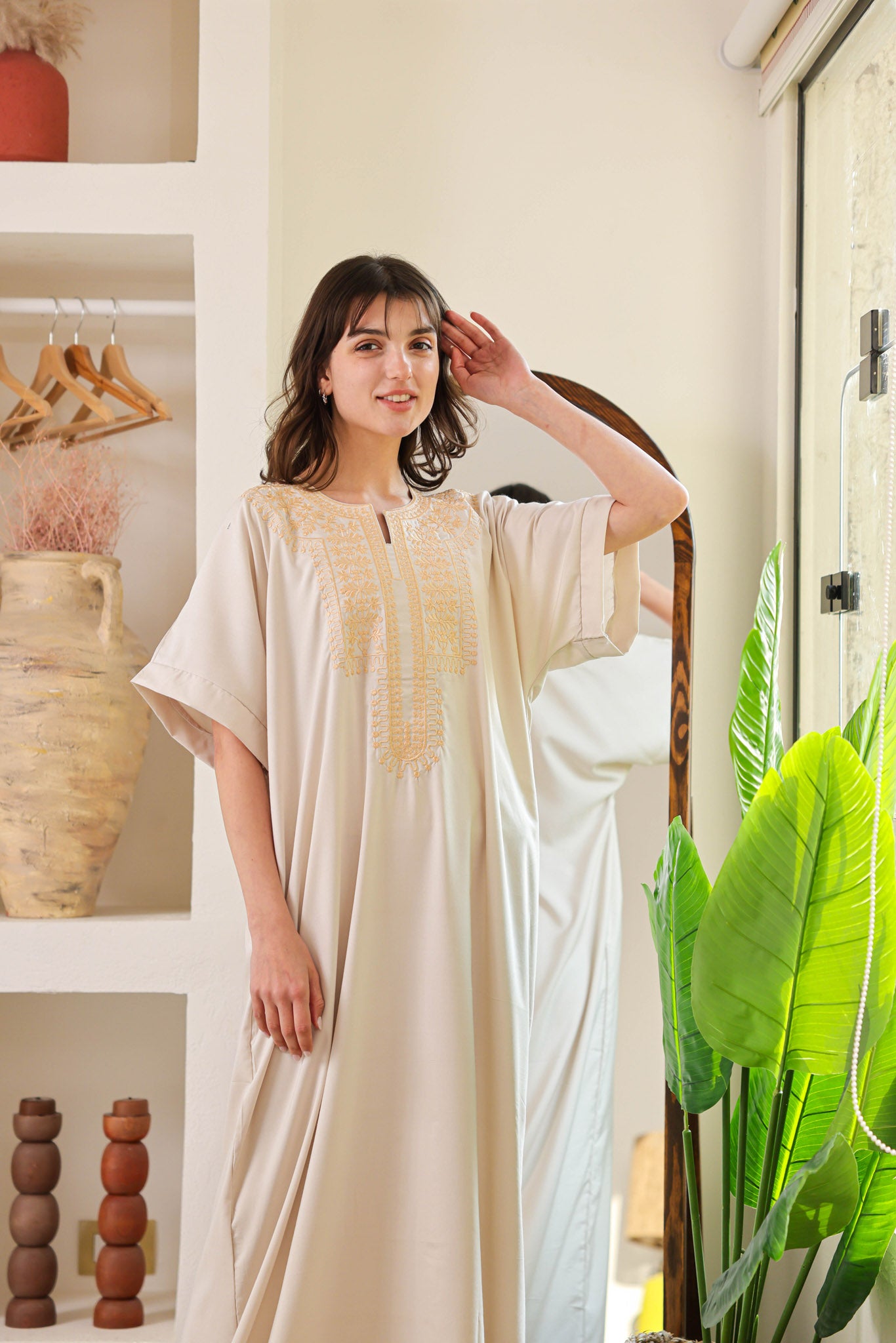 قميص داكرون نص كم مطرز