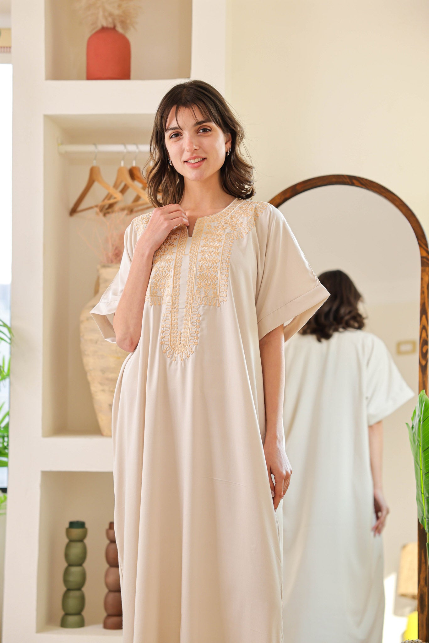 قميص داكرون نص كم مطرز