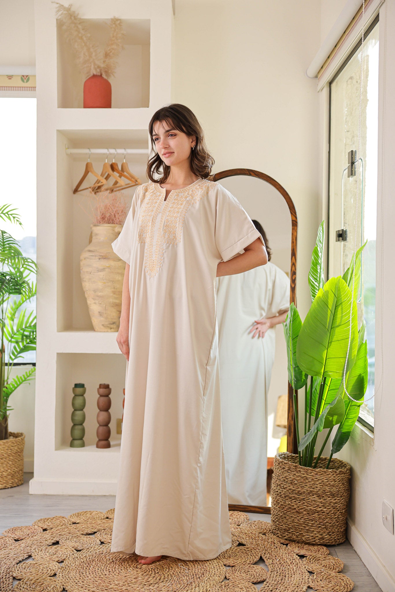 قميص داكرون نص كم مطرز