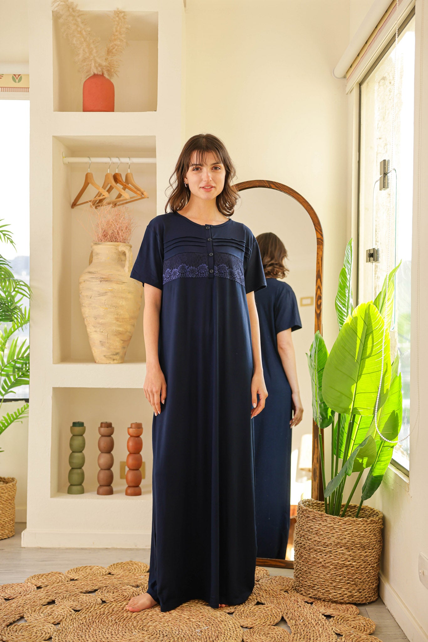 جلابيه نص كم جنصات ودانتيل علي الصدر بباندا وزراير