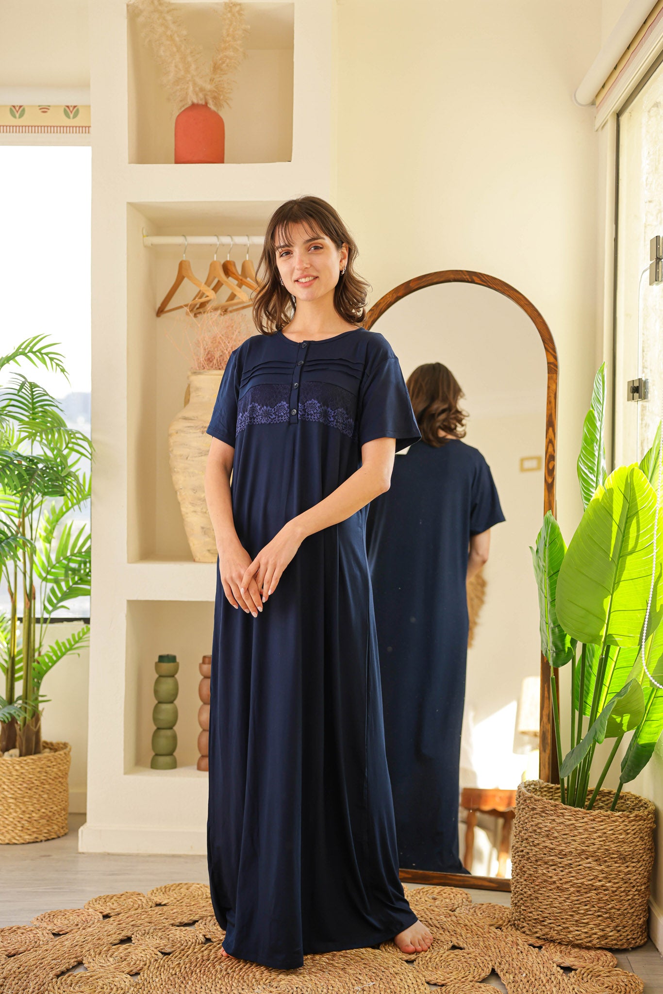 جلابيه نص كم جنصات ودانتيل علي الصدر بباندا وزراير