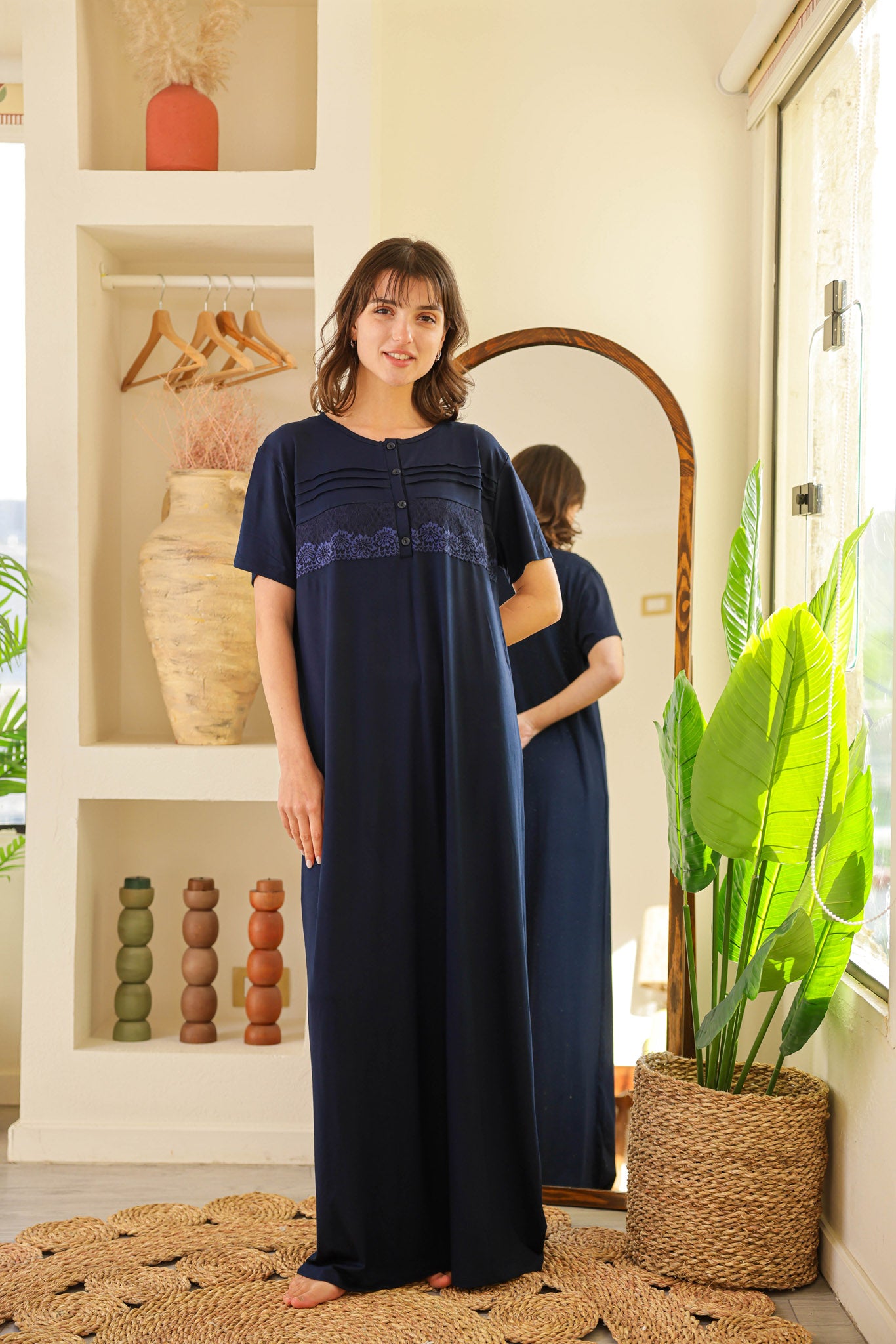 جلابيه نص كم جنصات ودانتيل علي الصدر بباندا وزراير