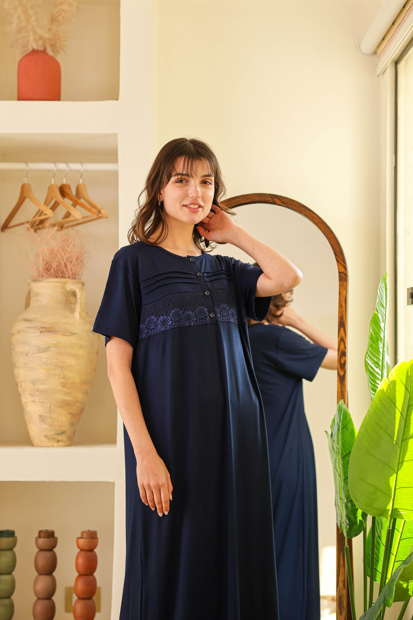 جلابيه نص كم جنصات ودانتيل علي الصدر بباندا وزراير