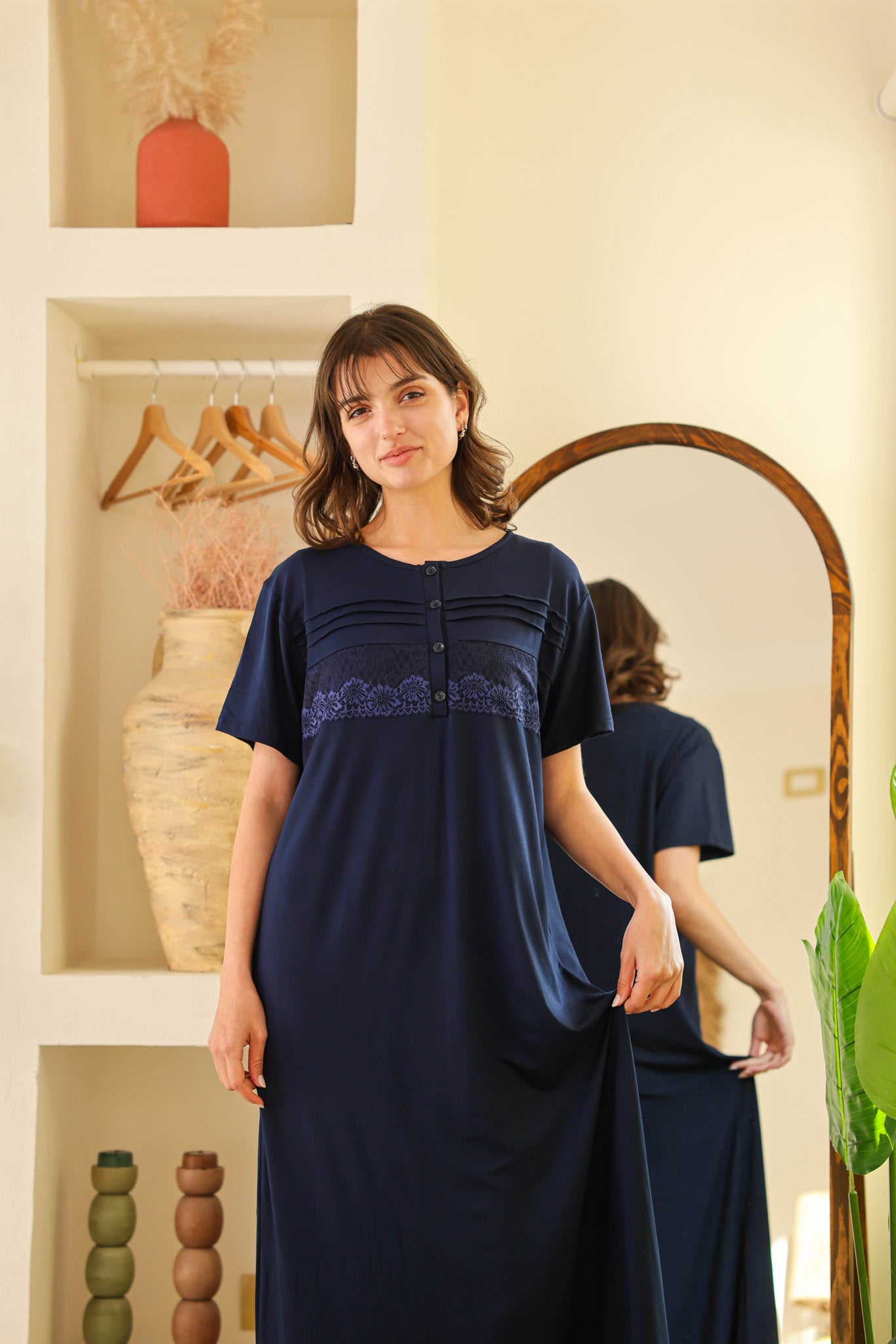 جلابيه نص كم جنصات ودانتيل علي الصدر بباندا وزراير