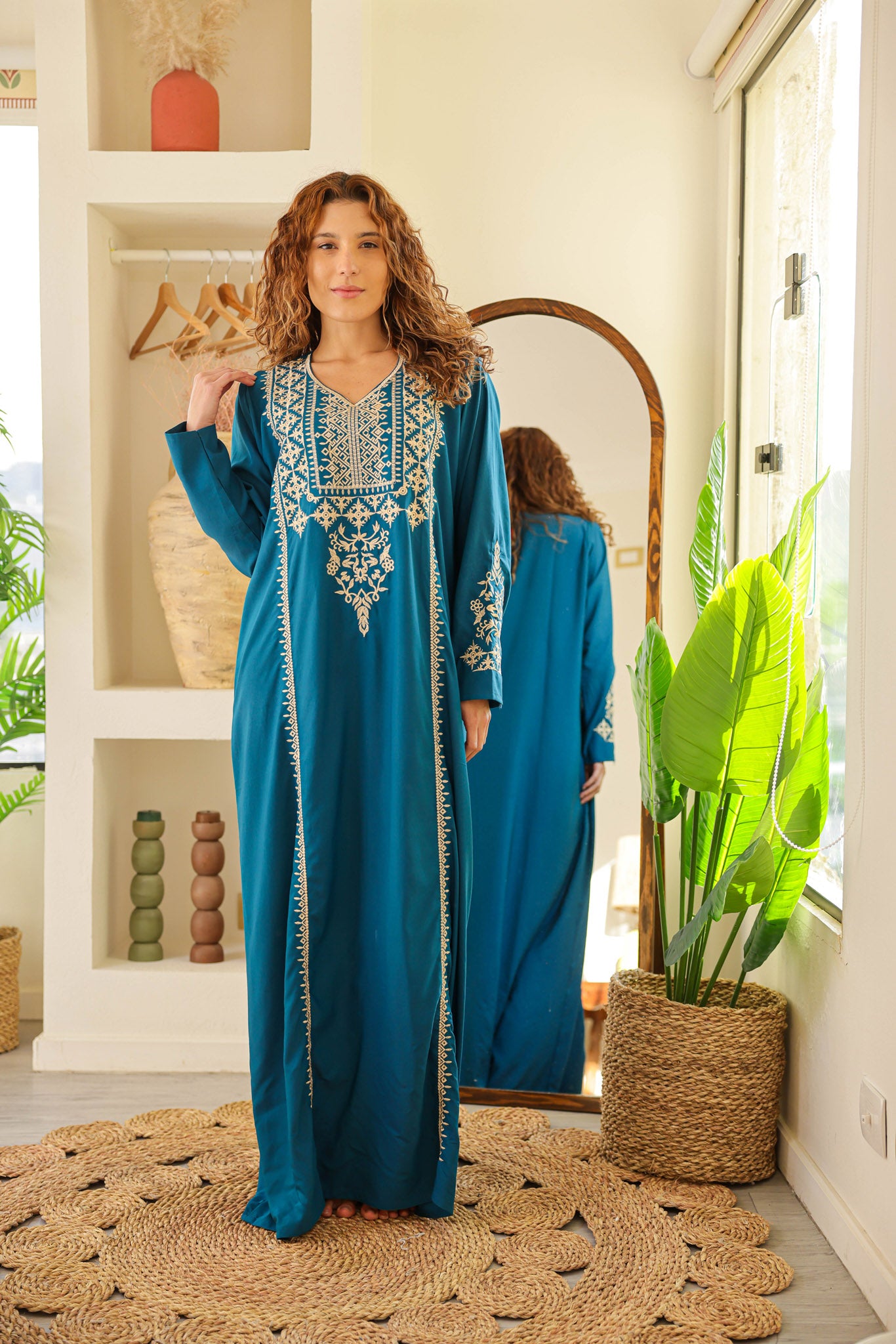 قميص داكرون ساده بكم مطرز