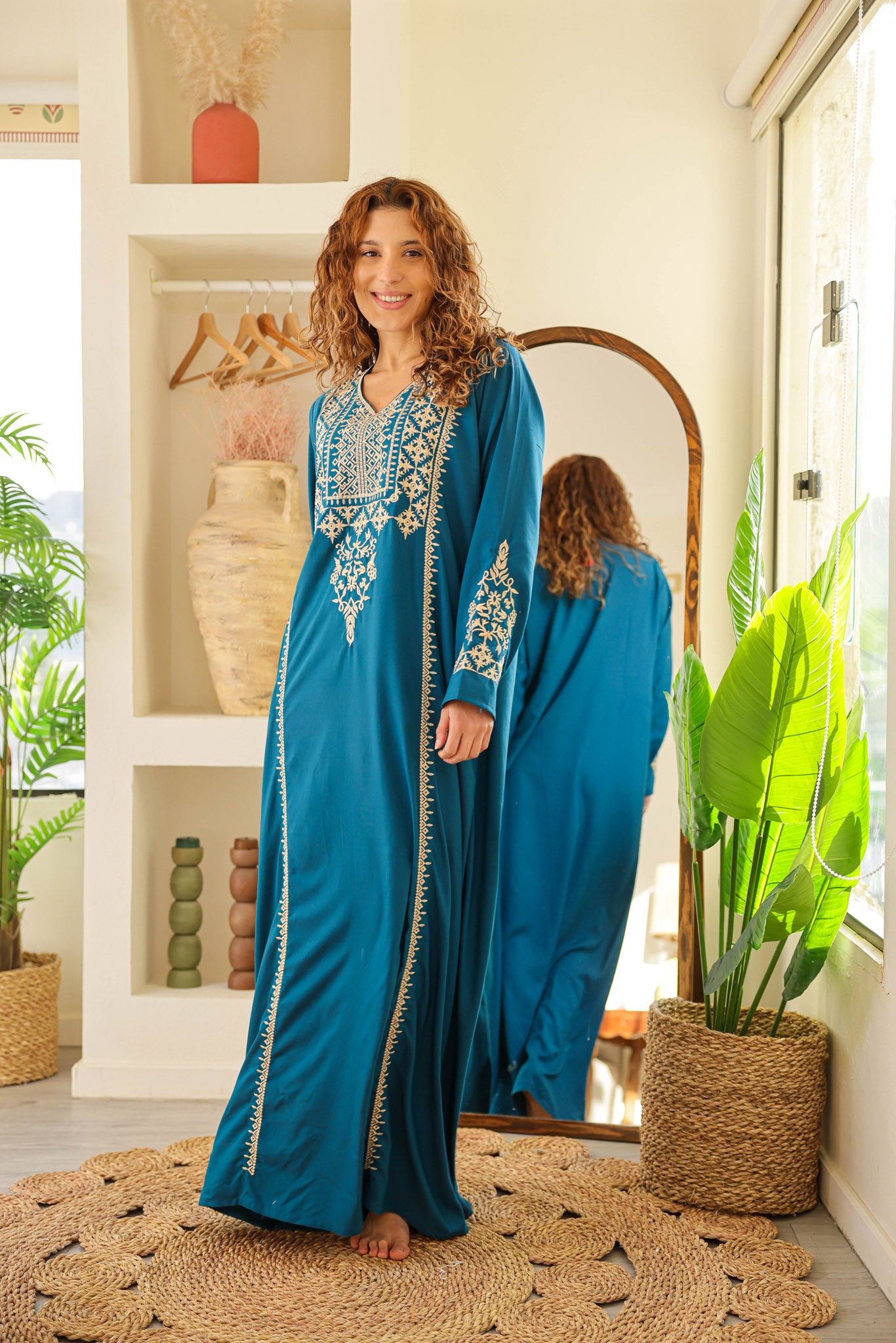 قميص داكرون ساده بكم مطرز