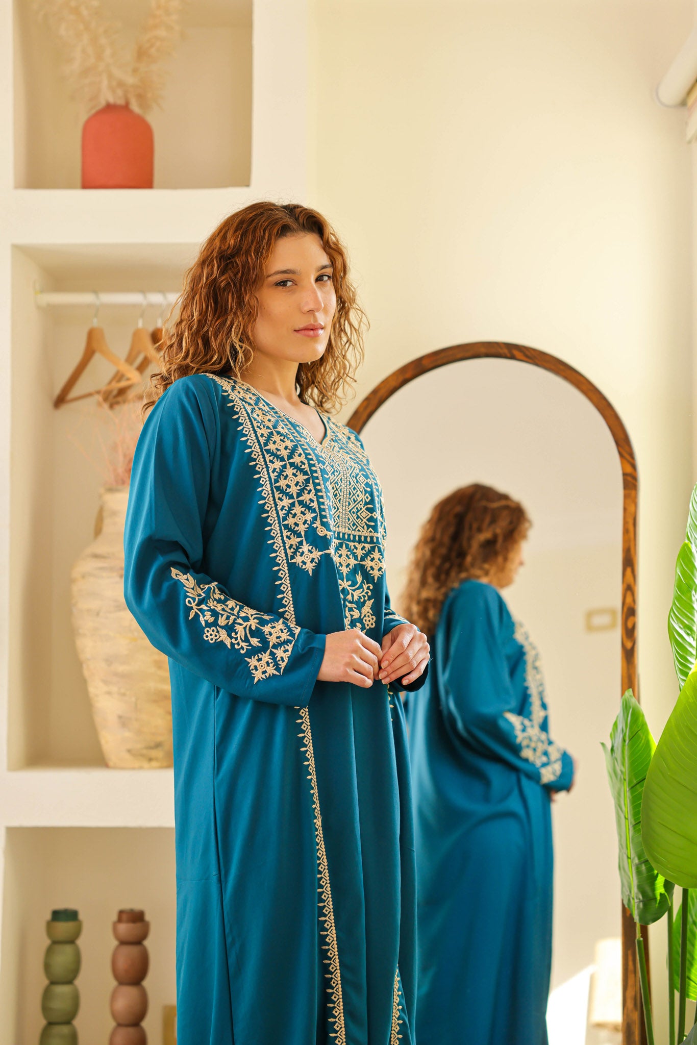 قميص داكرون ساده بكم مطرز