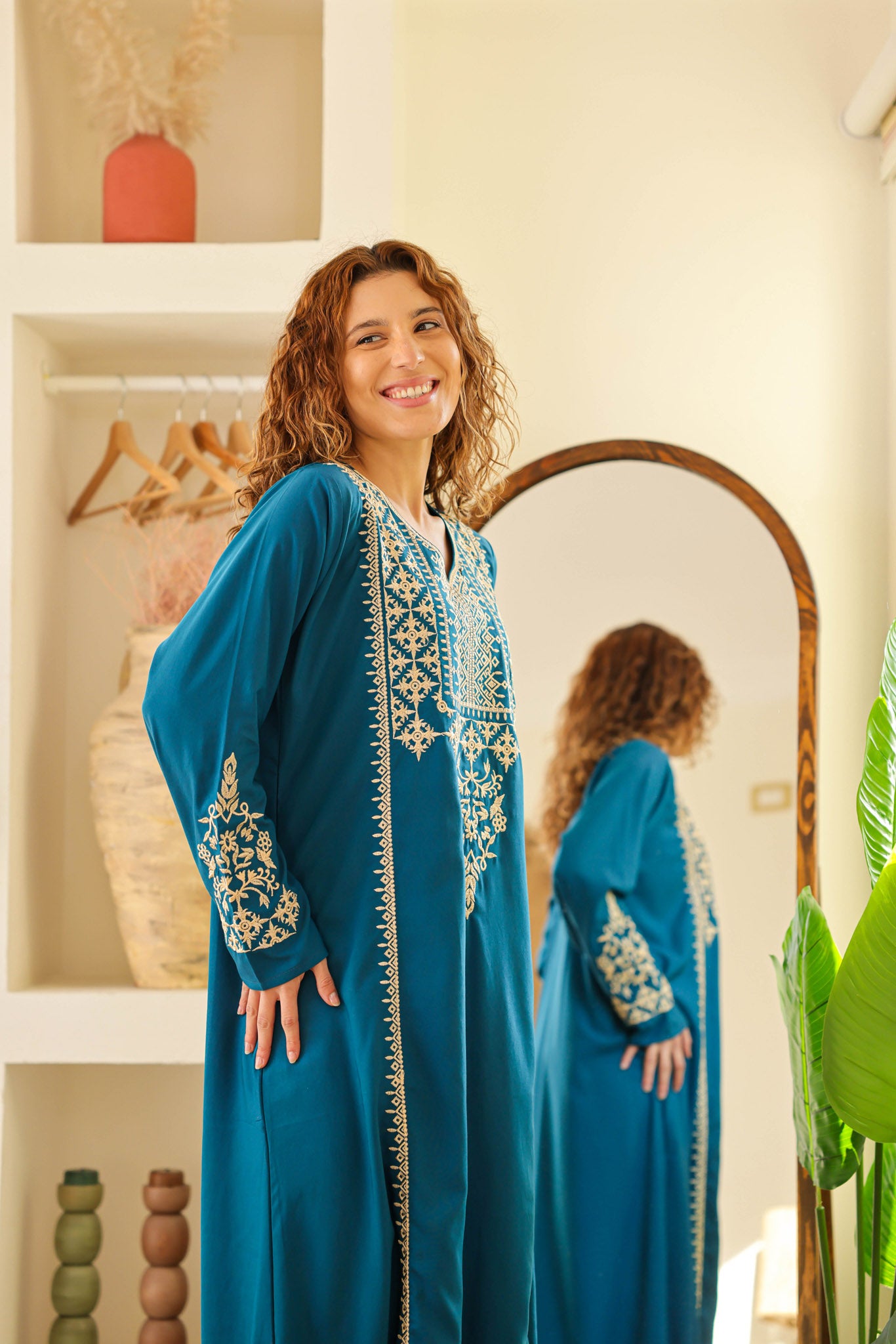 قميص داكرون ساده بكم مطرز