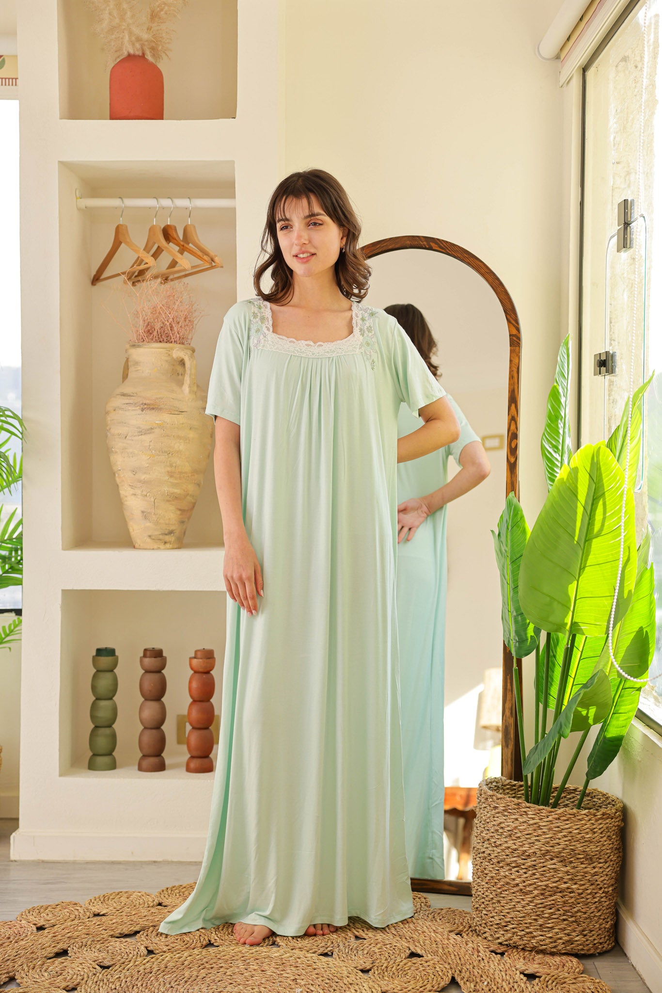 جلابيه نص كم ساده دانتيل مربع بتطريز