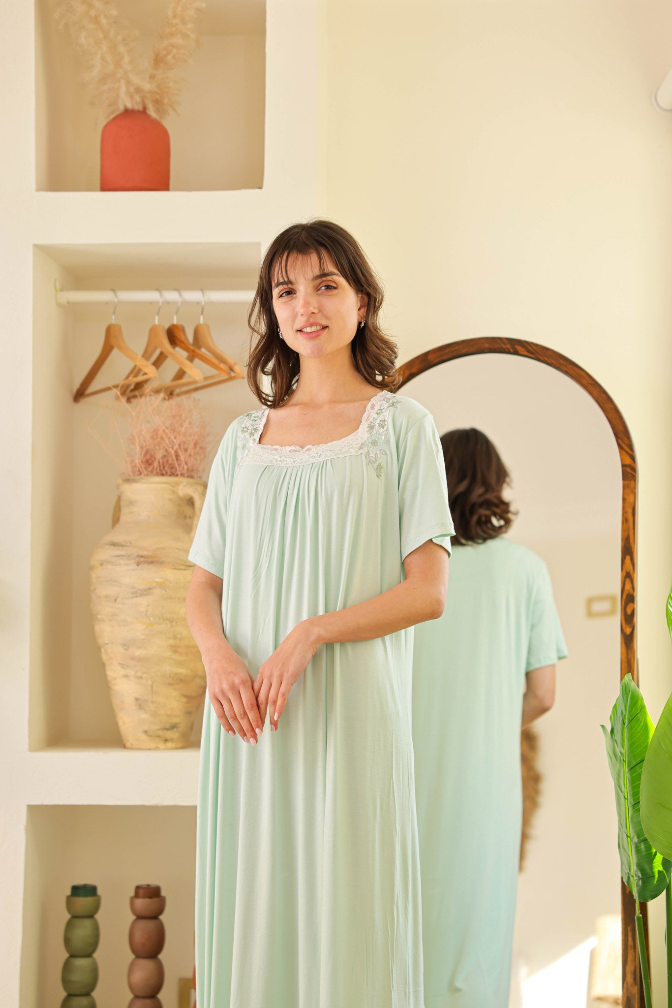 جلابيه نص كم ساده دانتيل مربع بتطريز