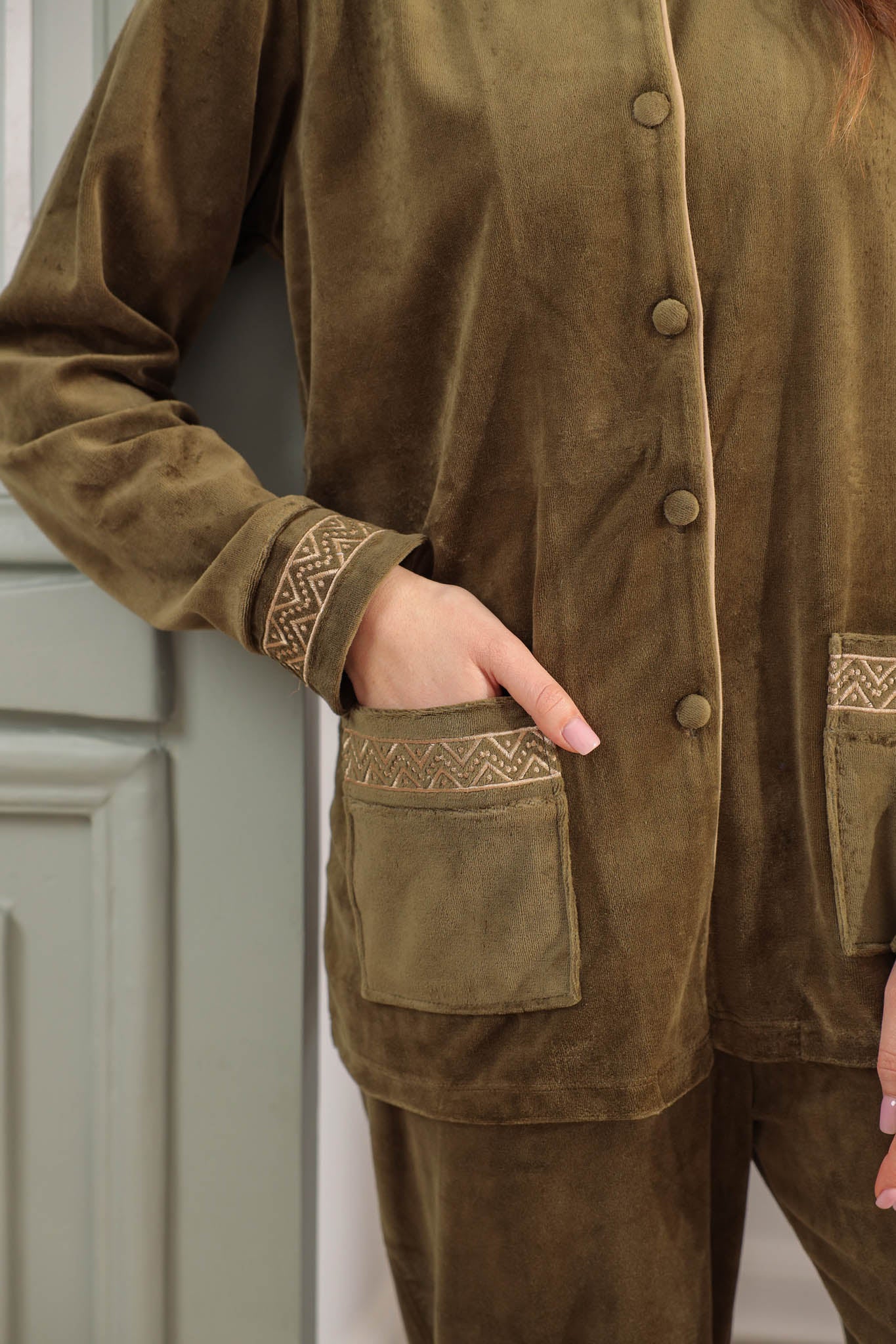 بيجاما قطيفه ساده كلاسيك بزراير