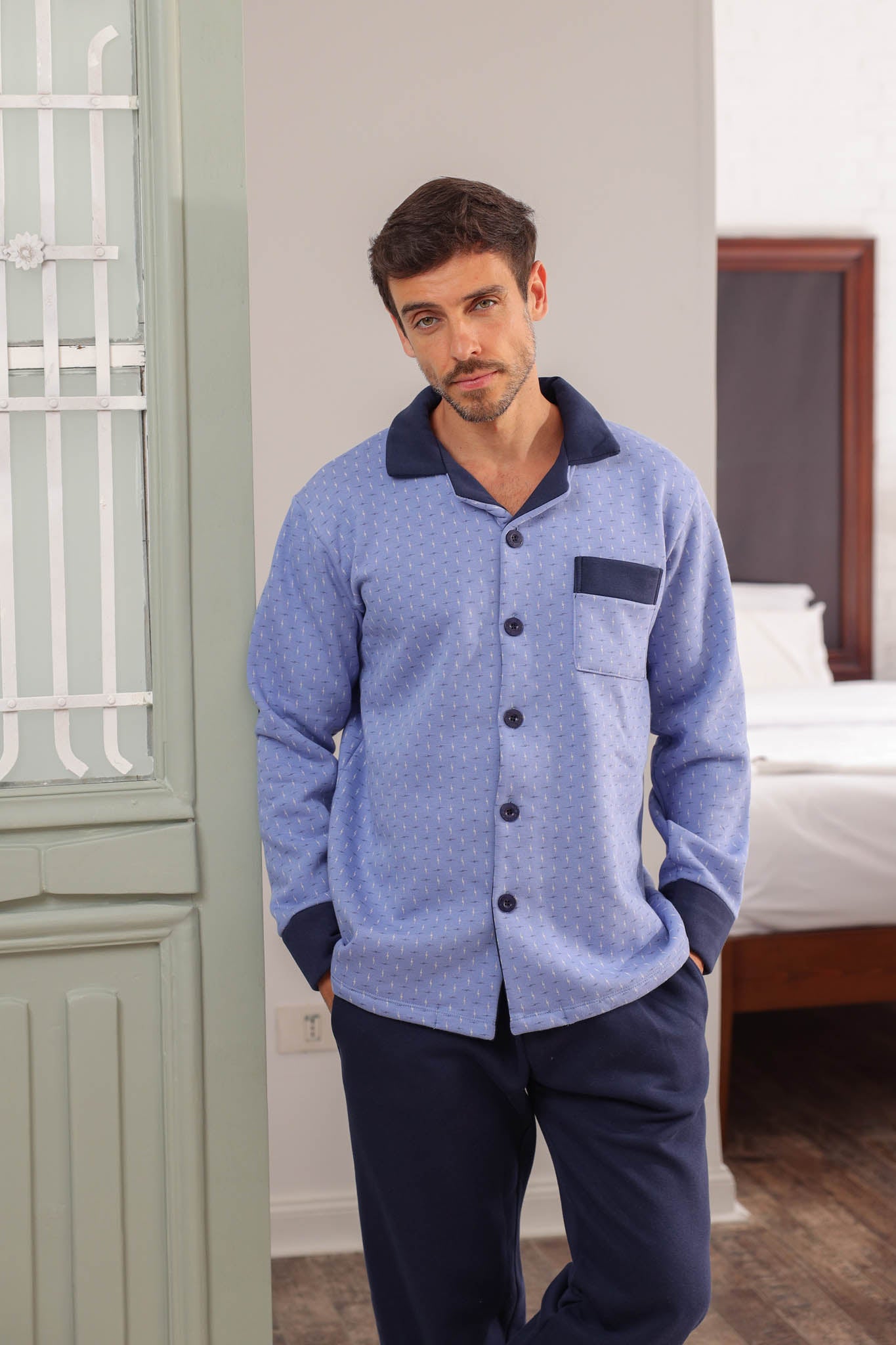 بيجاما كلاسيك بزراير توب مطبوع بنطلون ساده