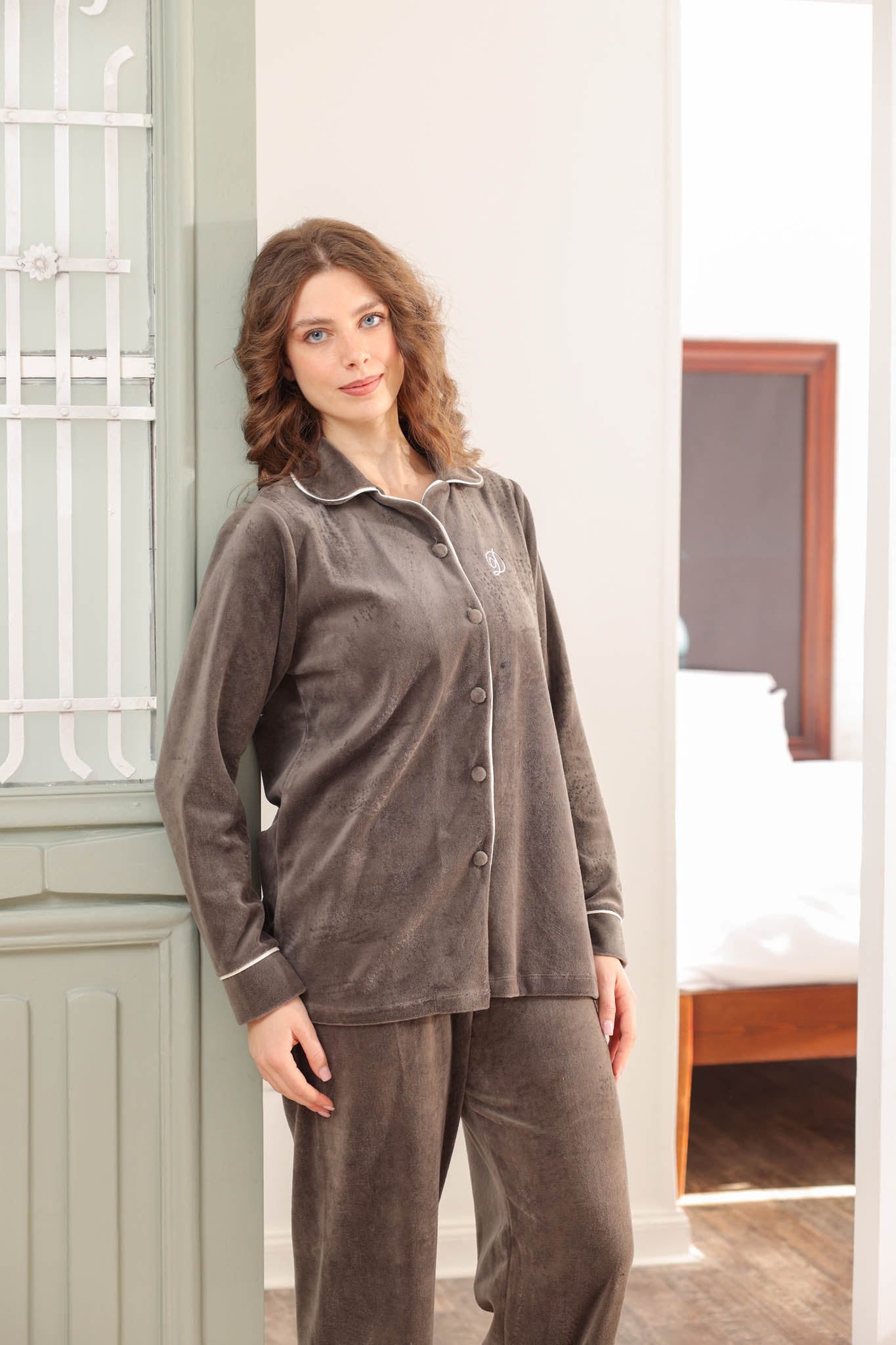 بيجاما قطيفه كلاسيك ساده