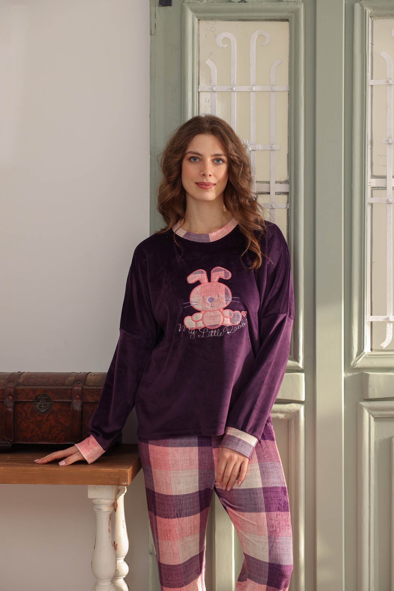 بيجاما قطيفه ارنب بنطلون كاروه