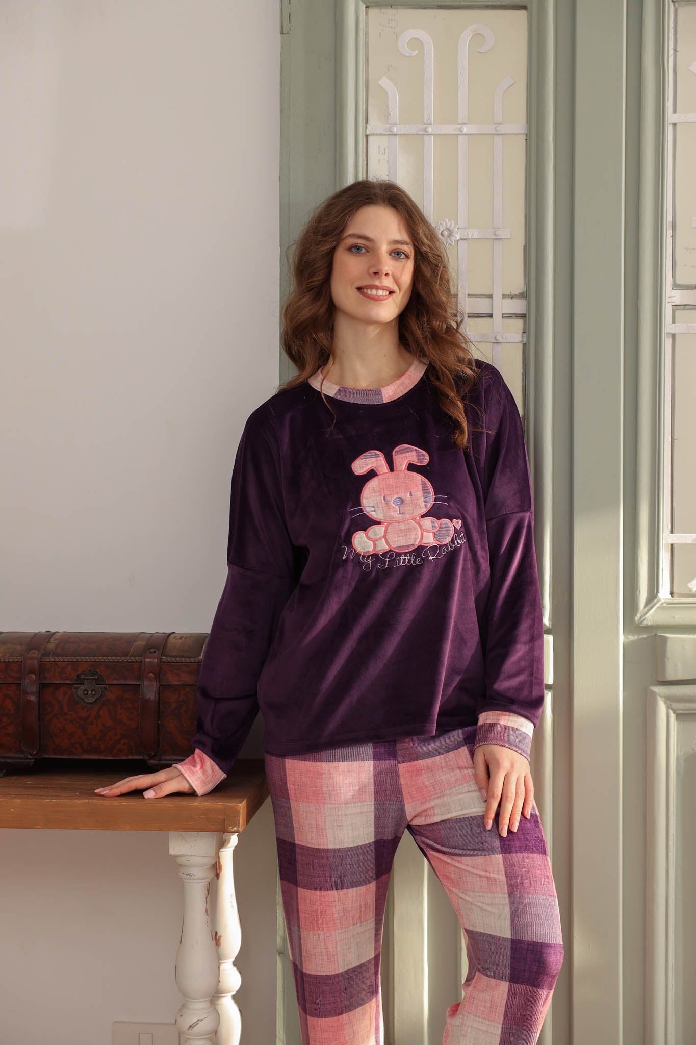 بيجاما قطيفه ارنب بنطلون كاروه