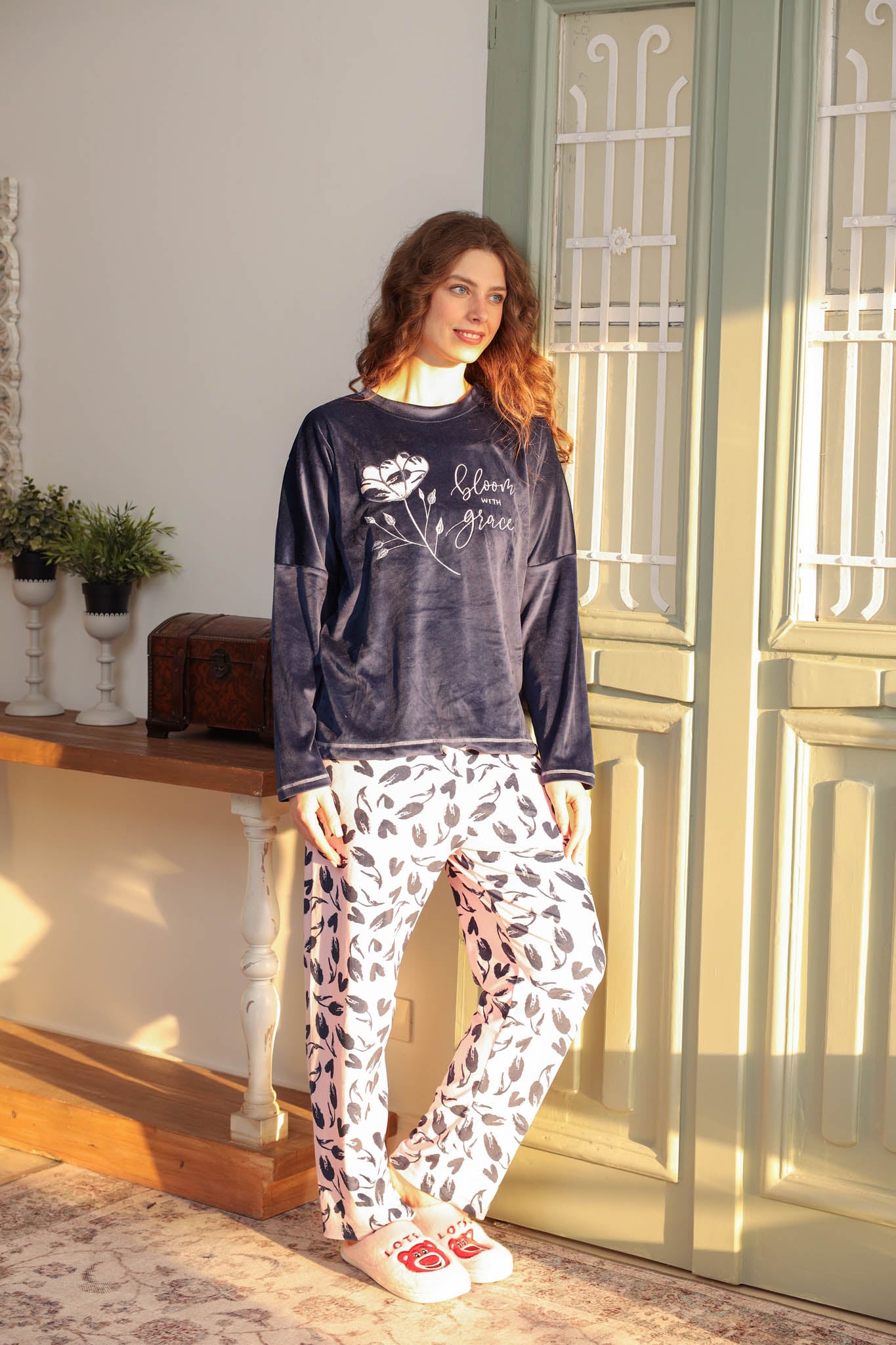 بيجاما قطيفه توب مطرز بنطلون روتاري