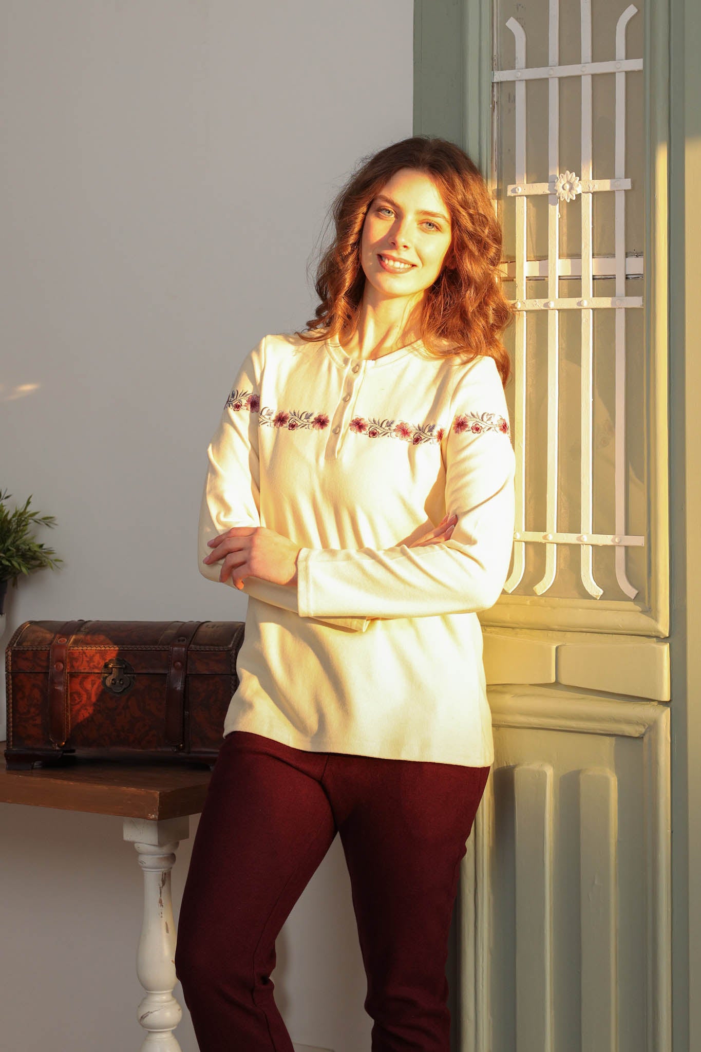 بيجاما كاشمير رقبه مدور بمرد مطرز