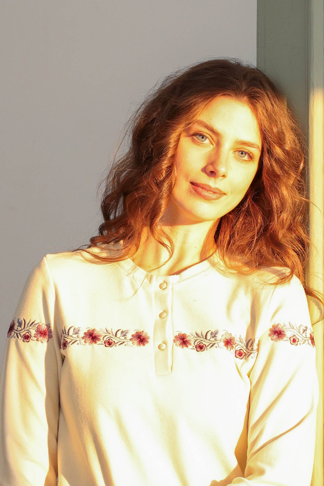 بيجاما كاشمير رقبه مدور بمرد مطرز