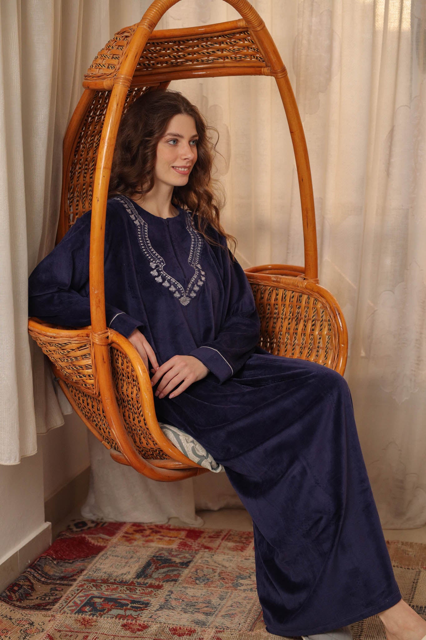 جلابيه قطيفه ساده مطرز بسوسته