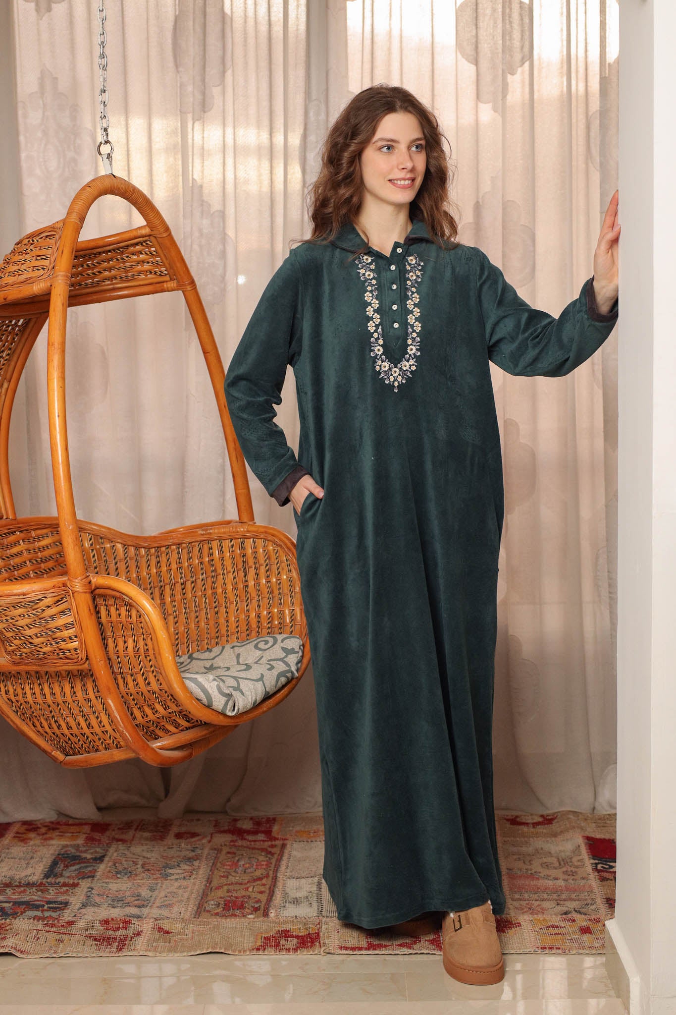 قميص قطيفه كوله ومرد مطرز