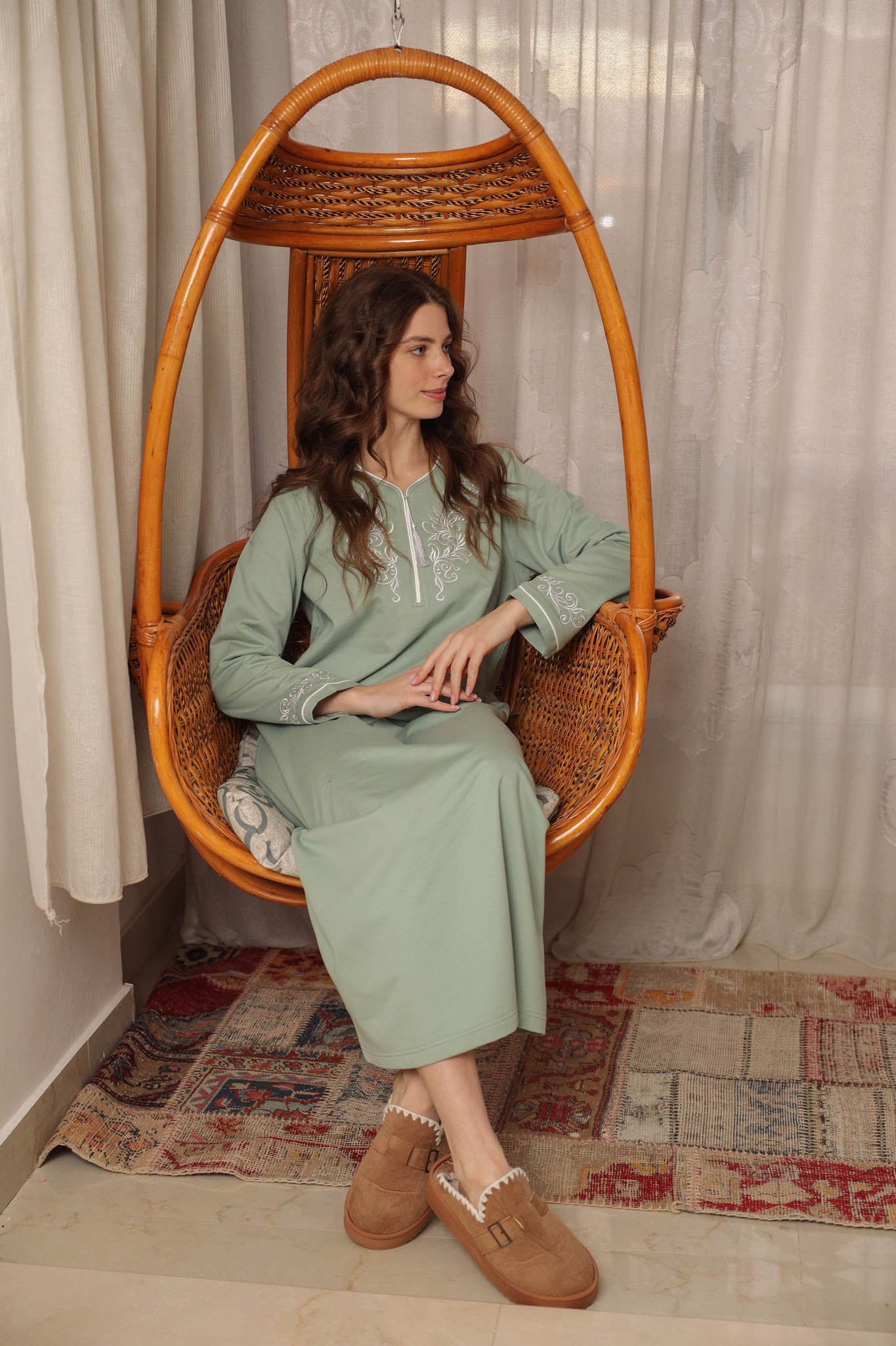 جلابيه حريمي ساده بكم طويل راوند وسوته