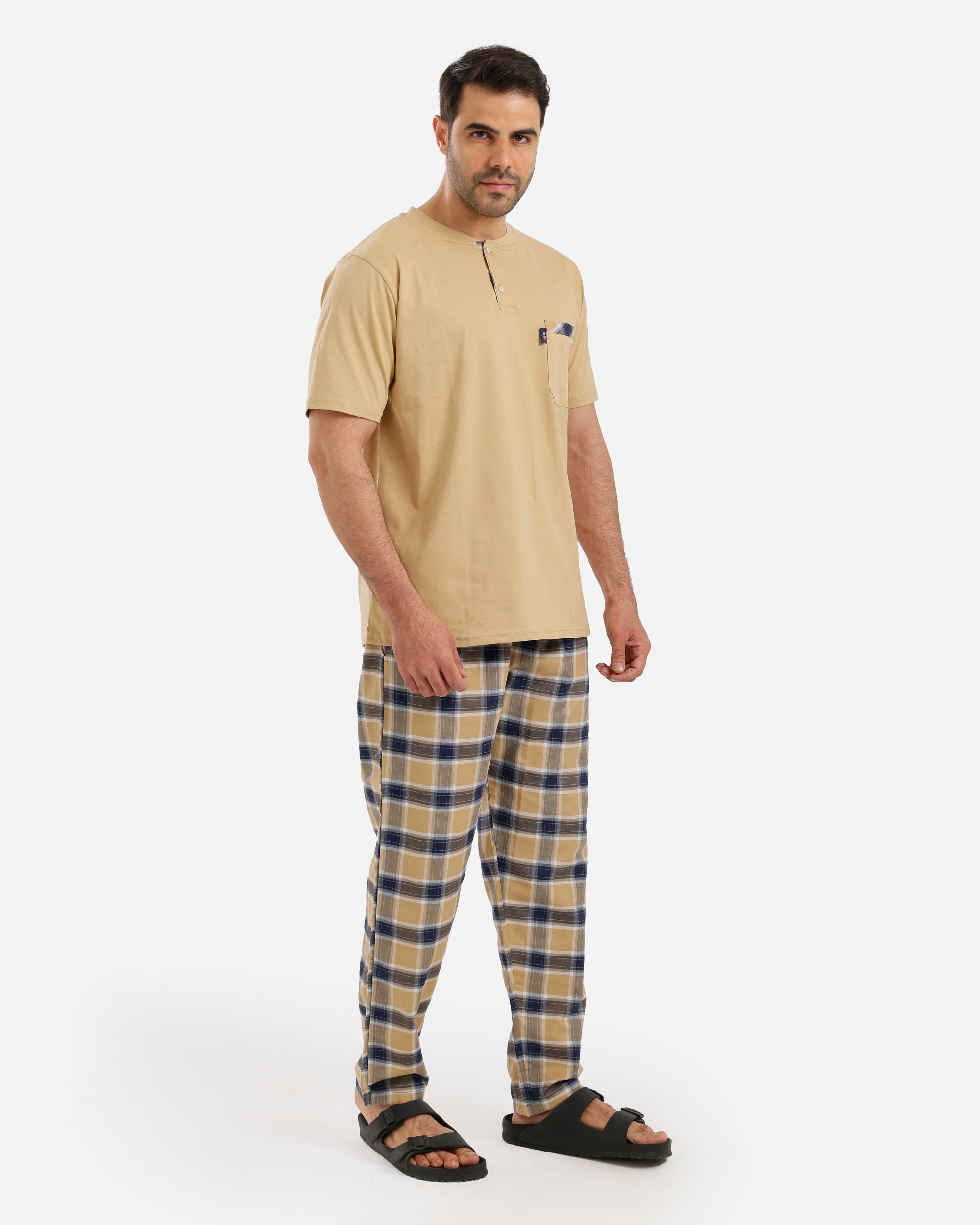 بيجاما نص كم بجيب ع الصدر بنطلون كاروهات