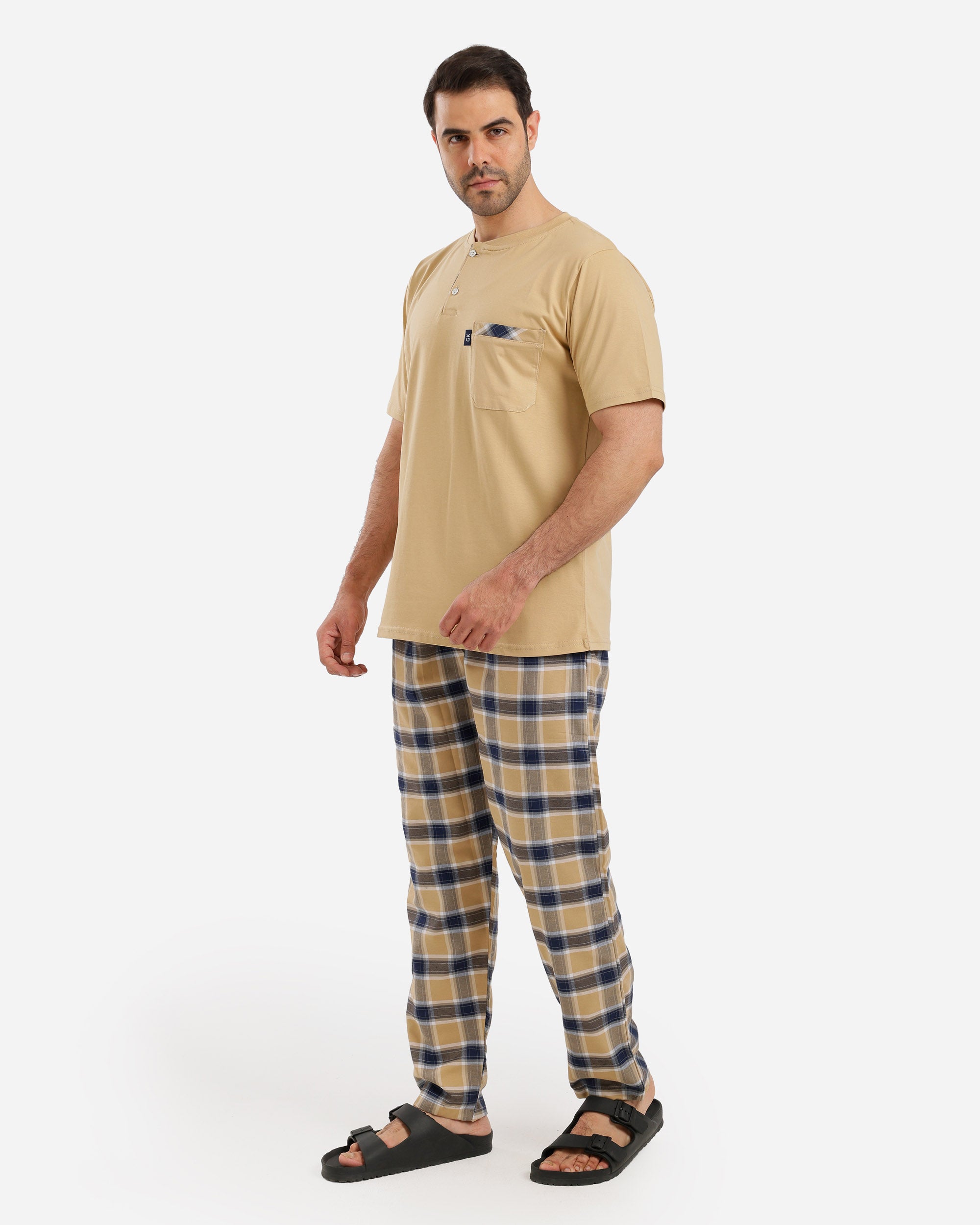 بيجاما نص كم بجيب ع الصدر بنطلون كاروهات