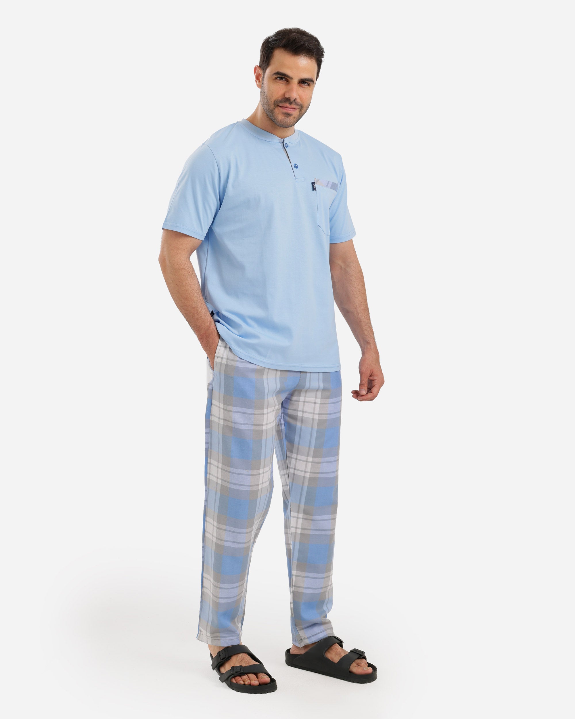 بيجاما نص كم بجيب ع الصدر بنطلون كاروهات