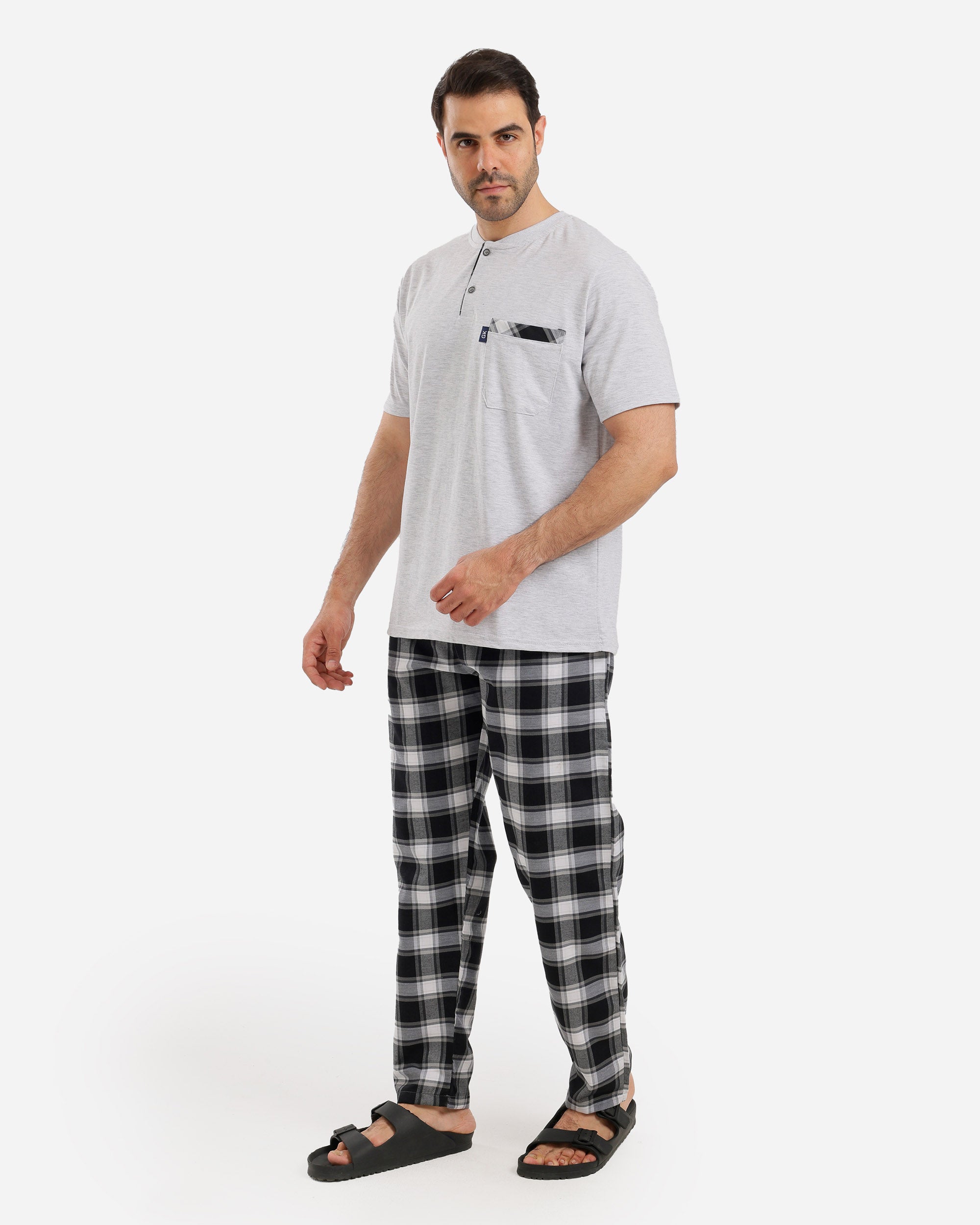 بيجاما نص كم بجيب ع الصدر بنطلون كاروهات