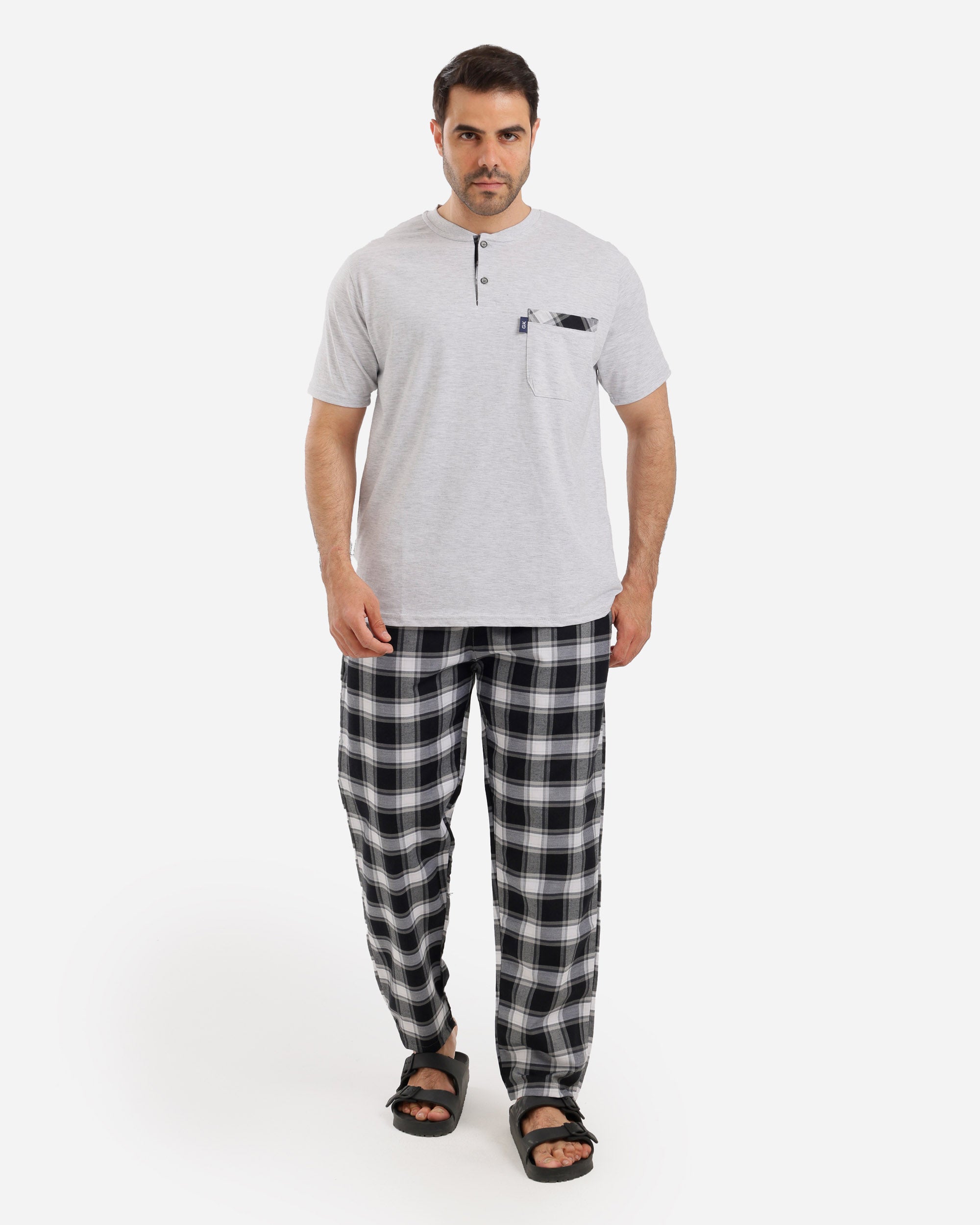 بيجاما نص كم بجيب ع الصدر بنطلون كاروهات