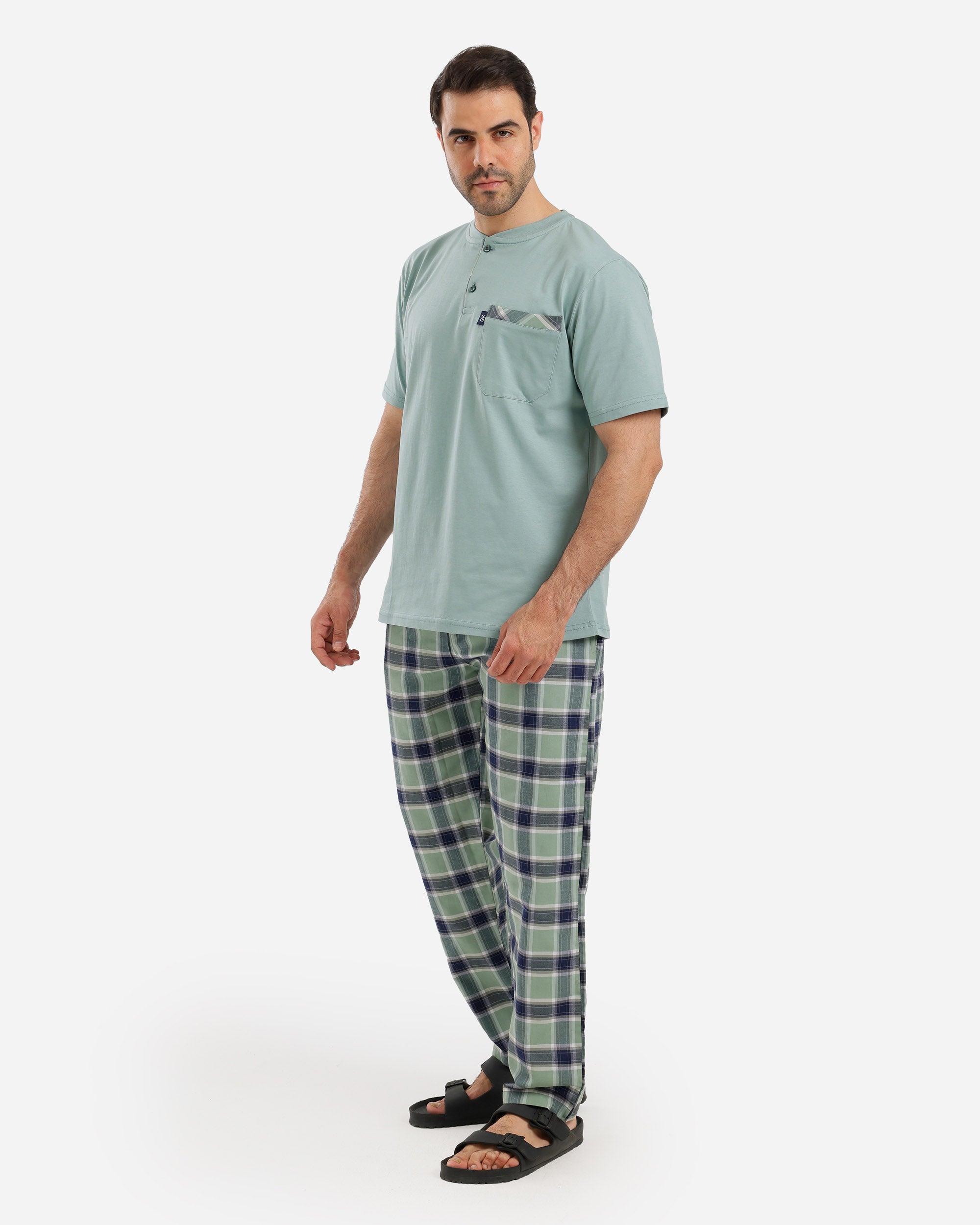 بيجاما نص كم بجيب ع الصدر بنطلون كاروهات