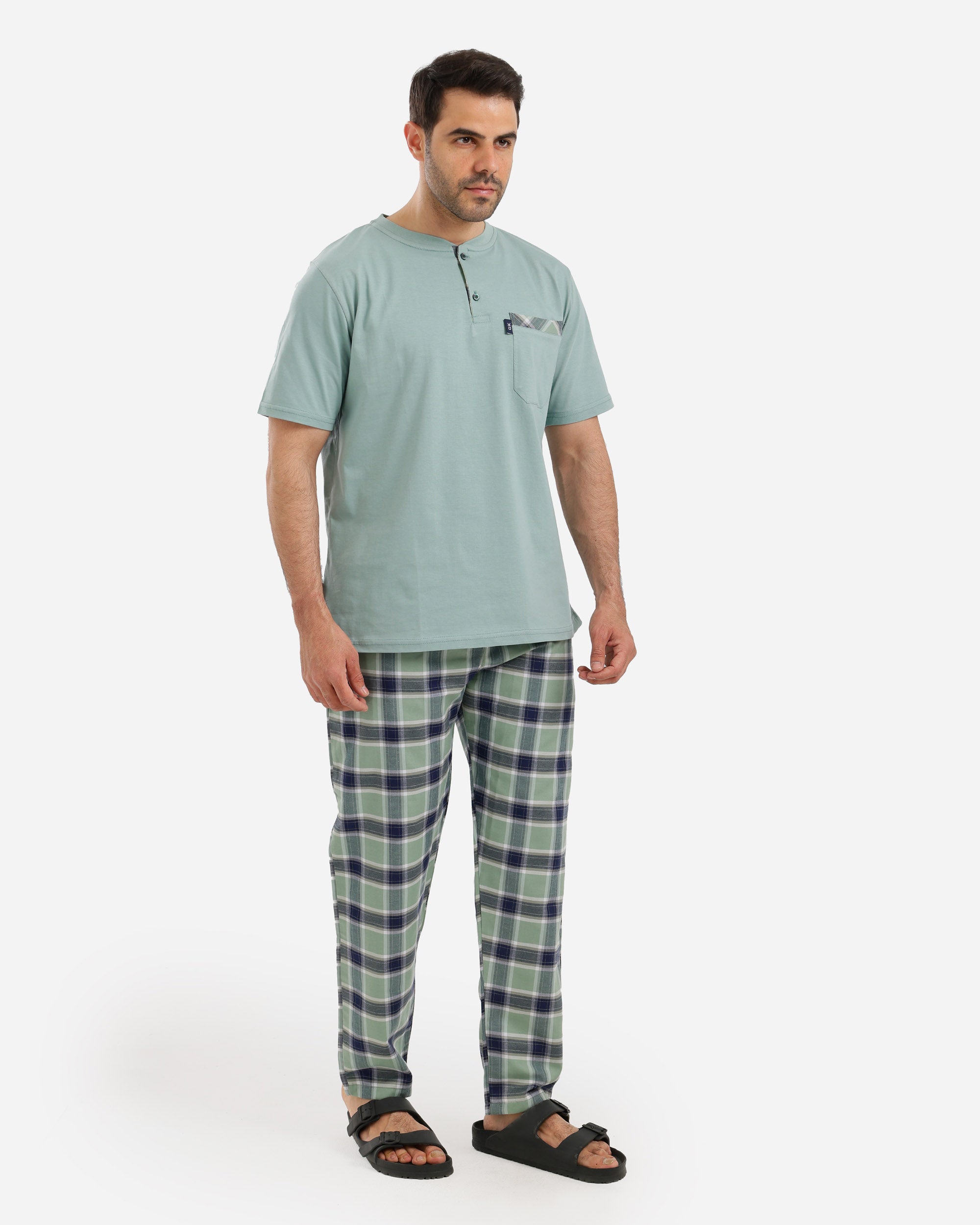 بيجاما نص كم بجيب ع الصدر بنطلون كاروهات