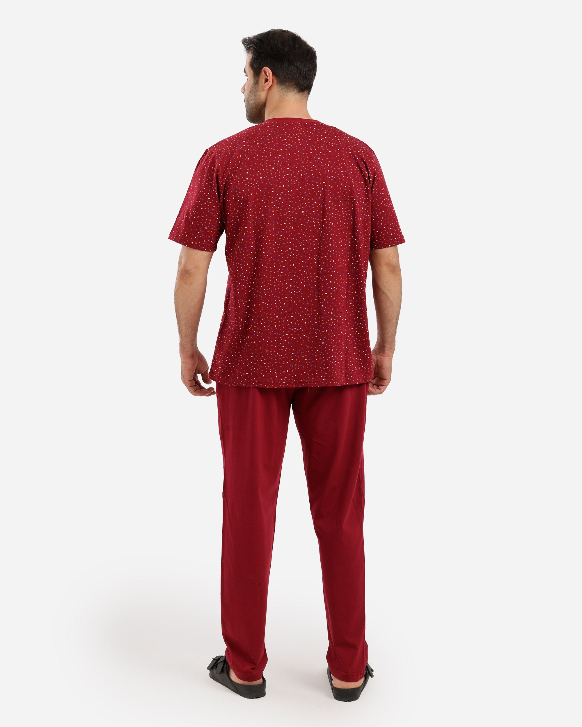 بيجاما نص كم منقط وجيب ع الصدر بنطلون ساده