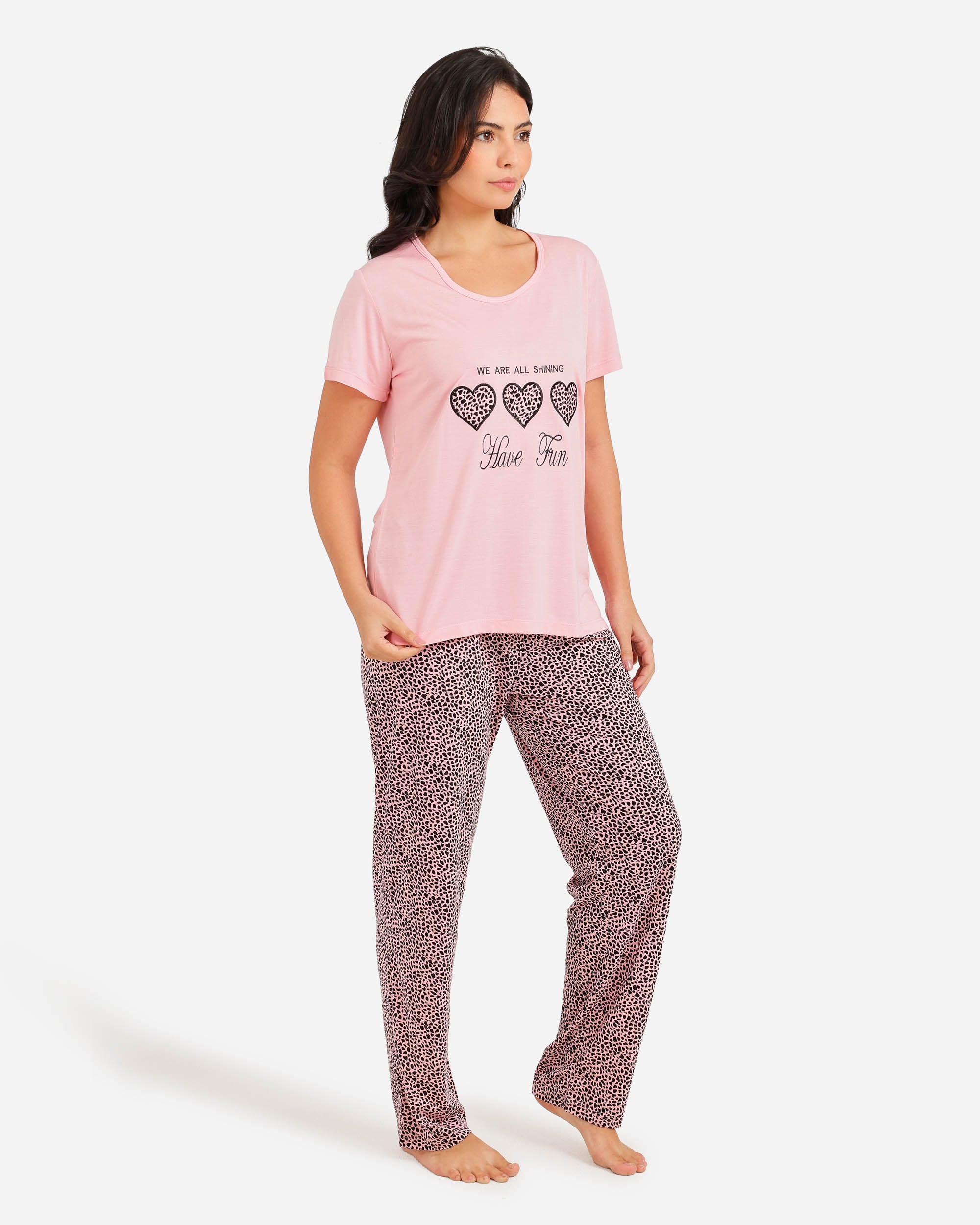 بيجاما نص كم مطرز قلوب بنطلون مطبوع