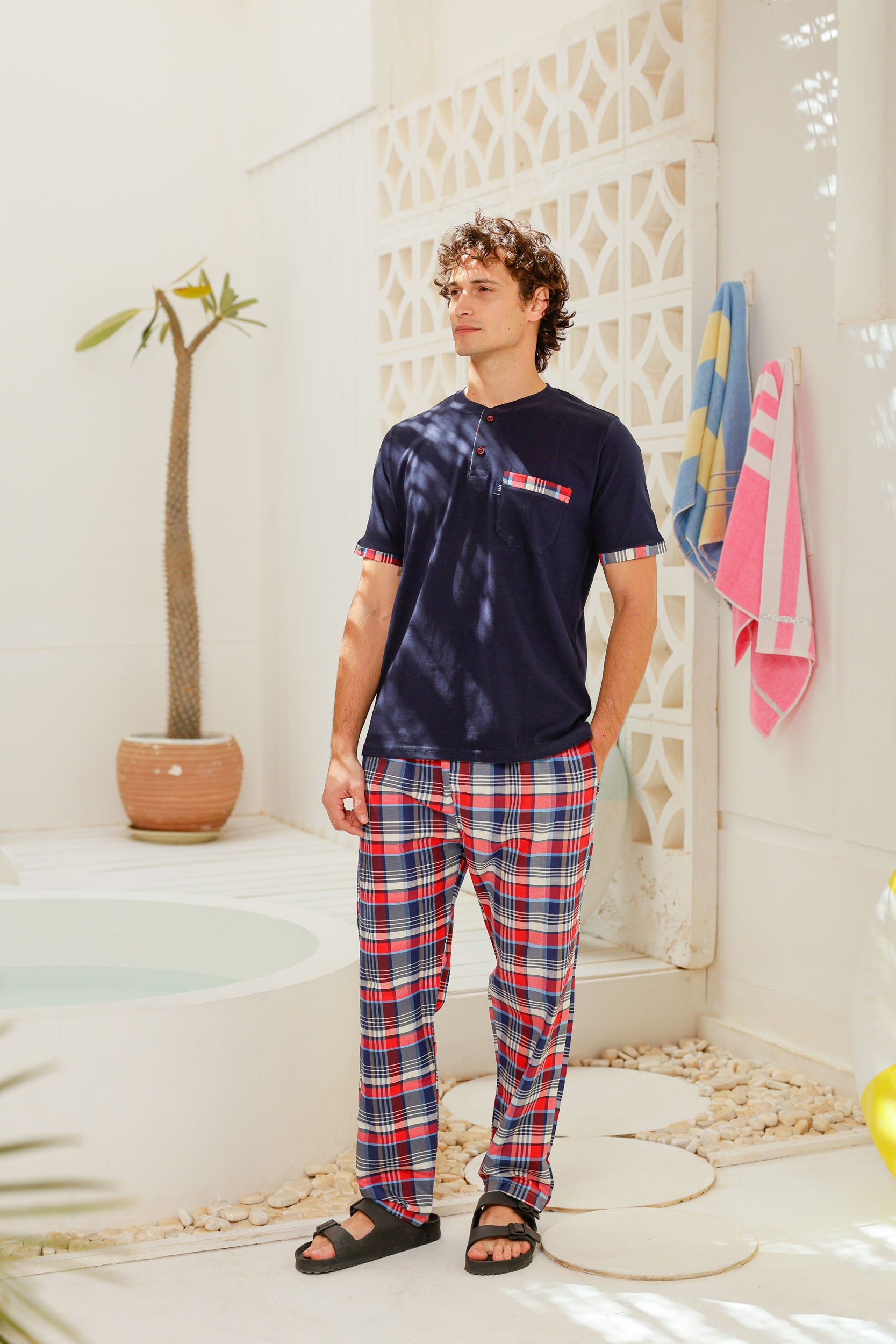 بيجاما نص كم بجيب ع الصدر بنطلون كاروهات