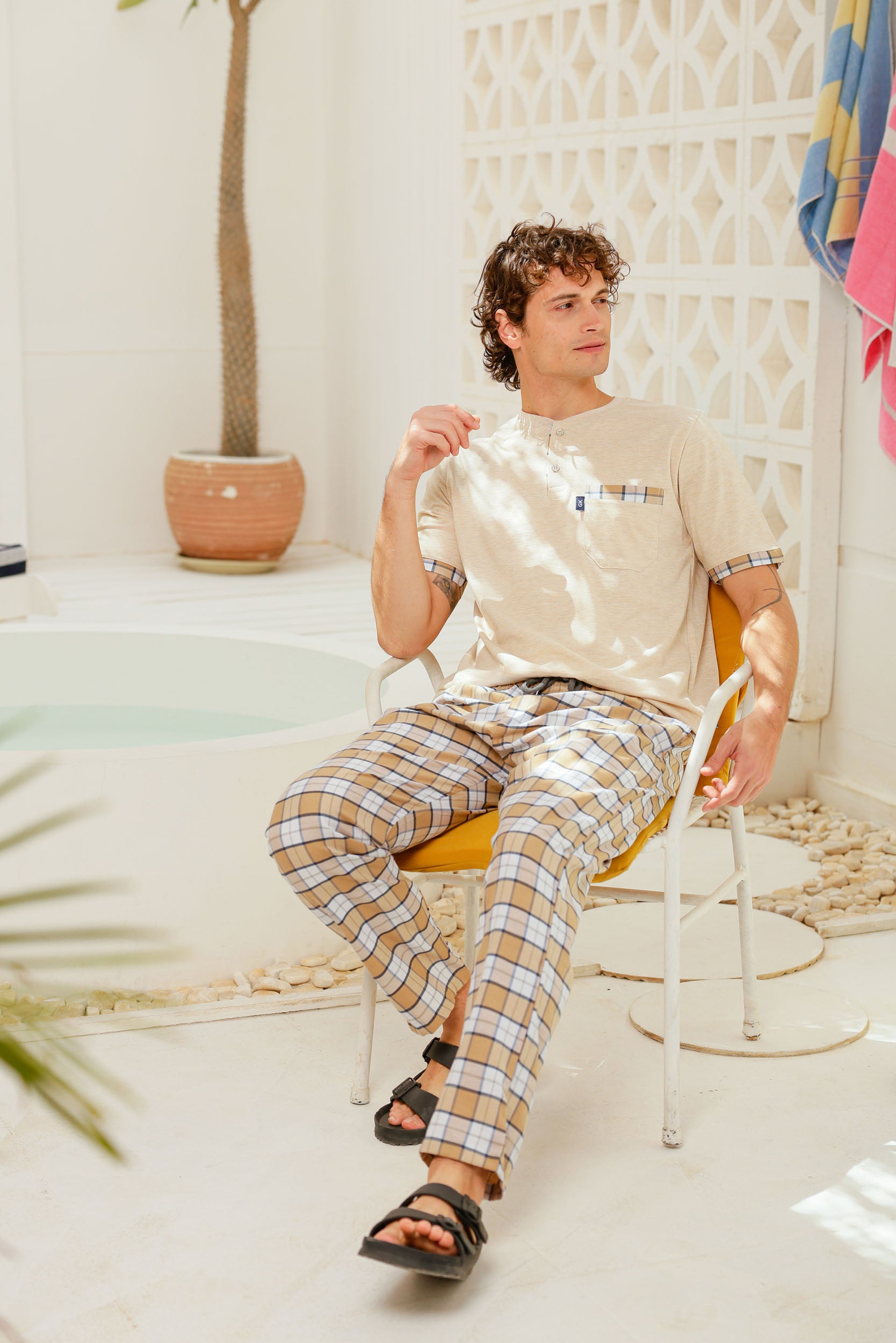 بيجاما نص كم بجيب ع الصدر بنطلون كاروهات