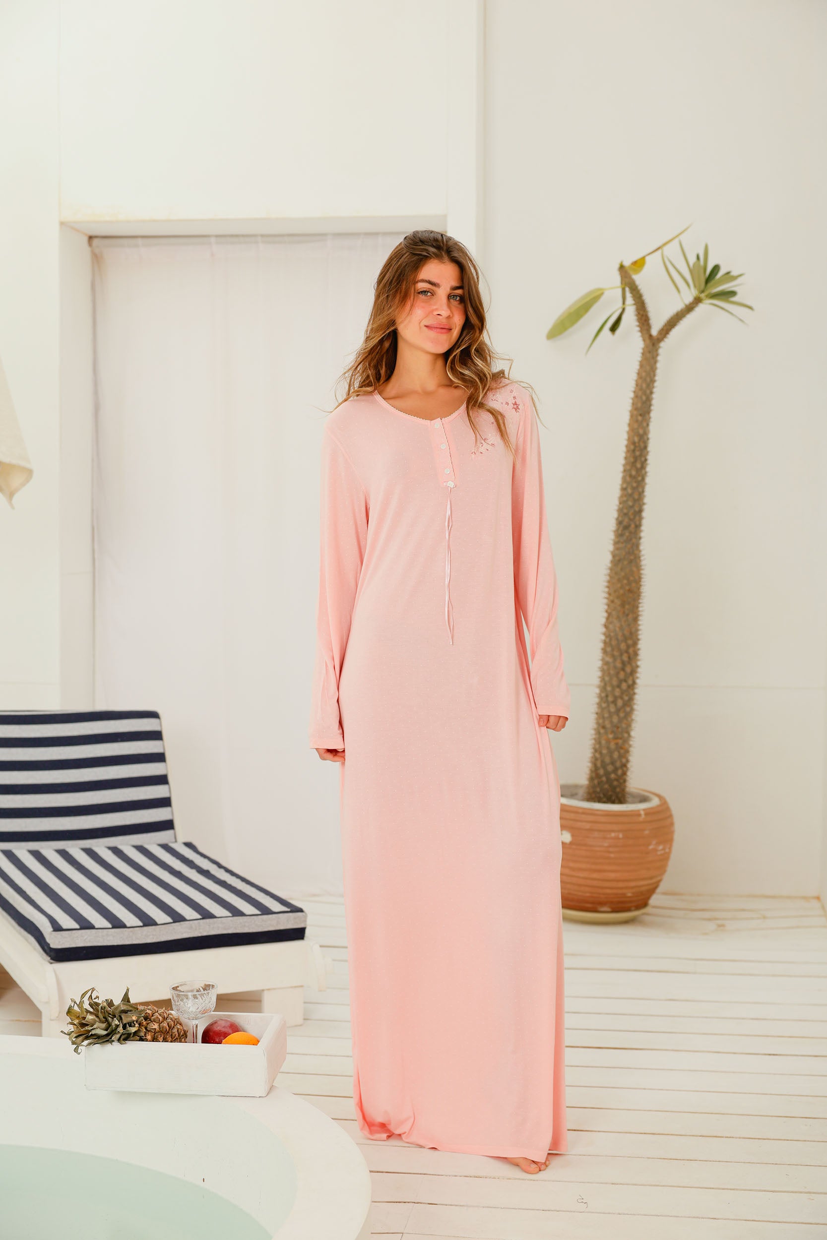 قميص كم فسكوز ليكرا مطرز علي الصدر