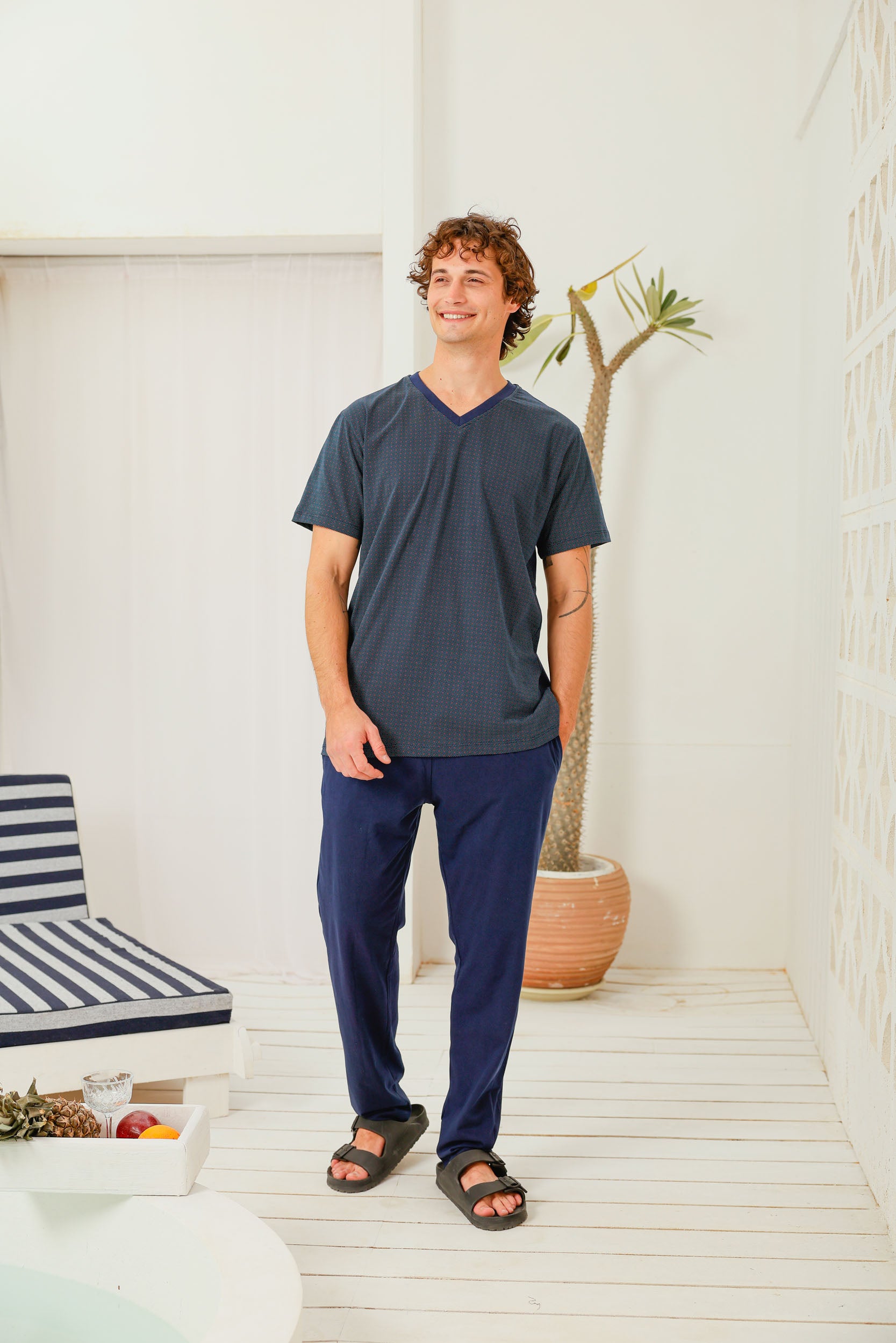 بيجاما نص كم مطبوع رقبه V بنطلون ساده